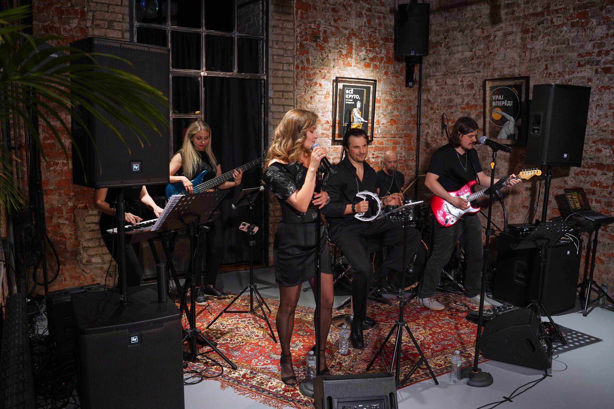 Концерт кавер группы. Фотограф