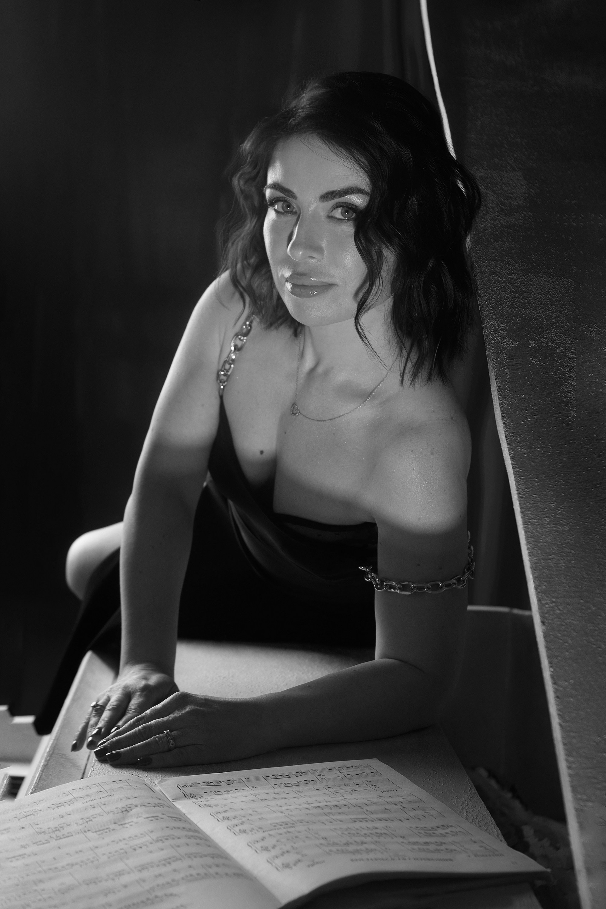 Фотосессия под ключ. Подарочный сертификат на съёмку. Красивый женский портрет.