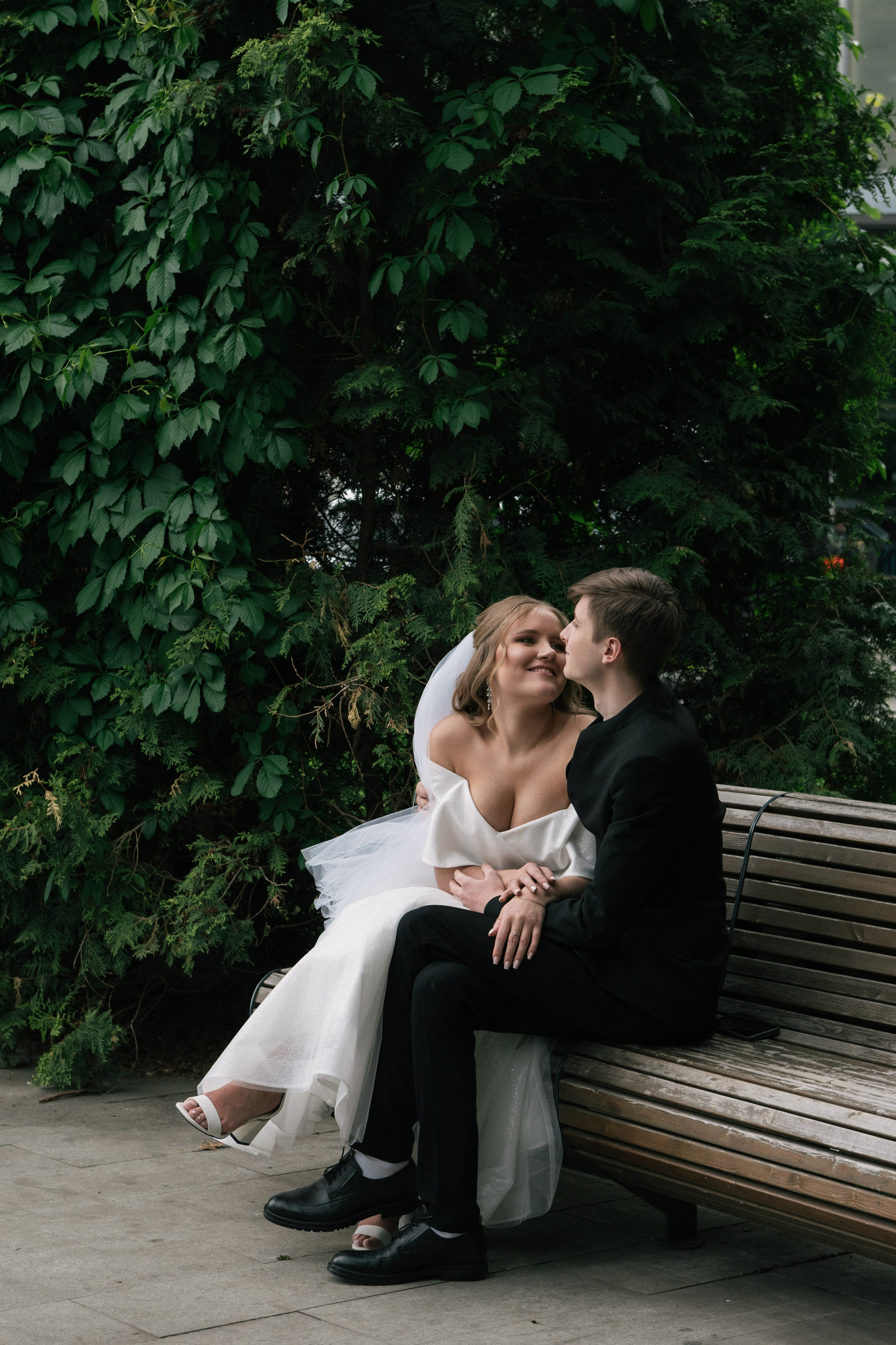 Прогулка жениха и невесты по городу