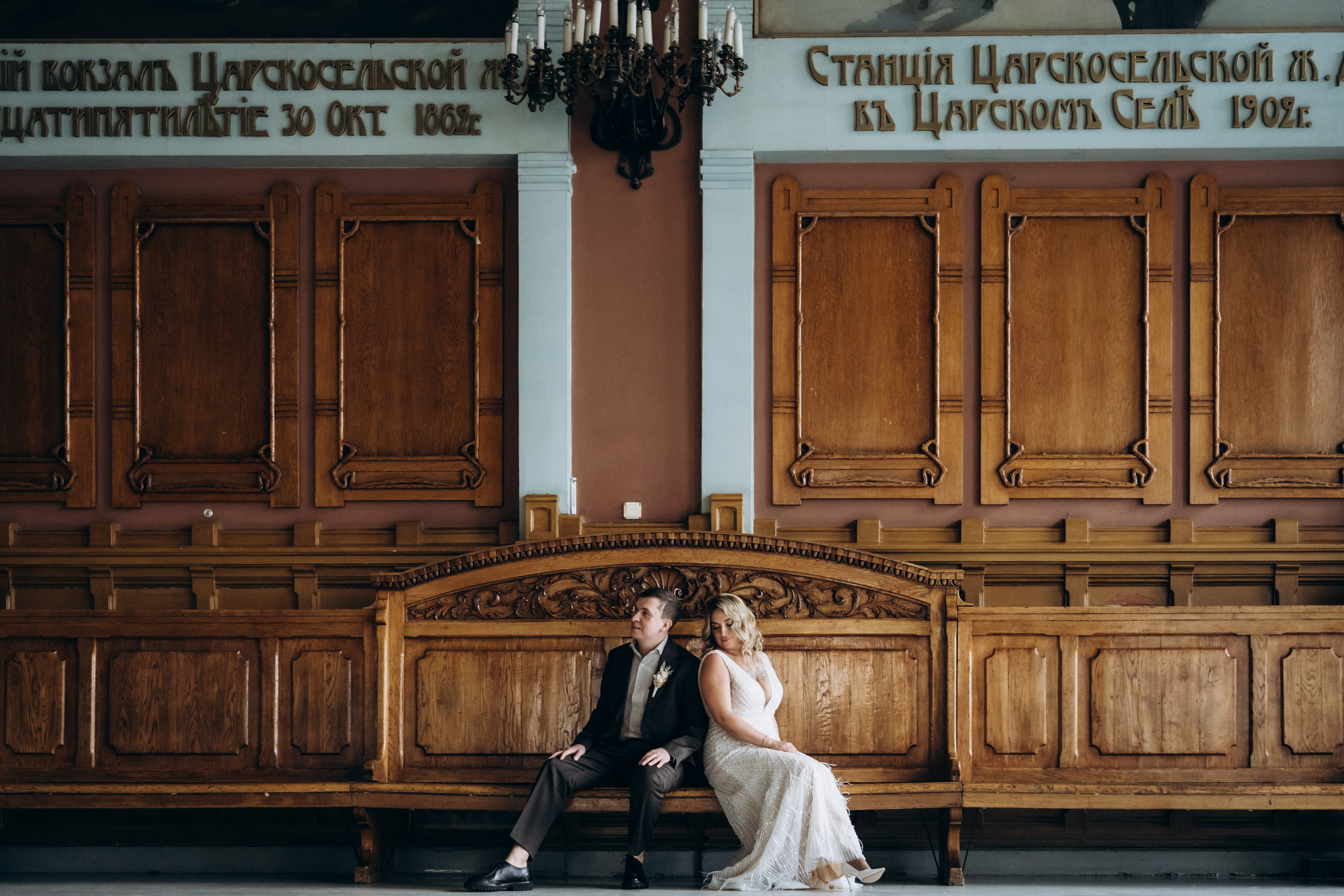 Качественная свадебная съемка в Москве — романтичные и динамичные фотографии с профессиональной обработкой.