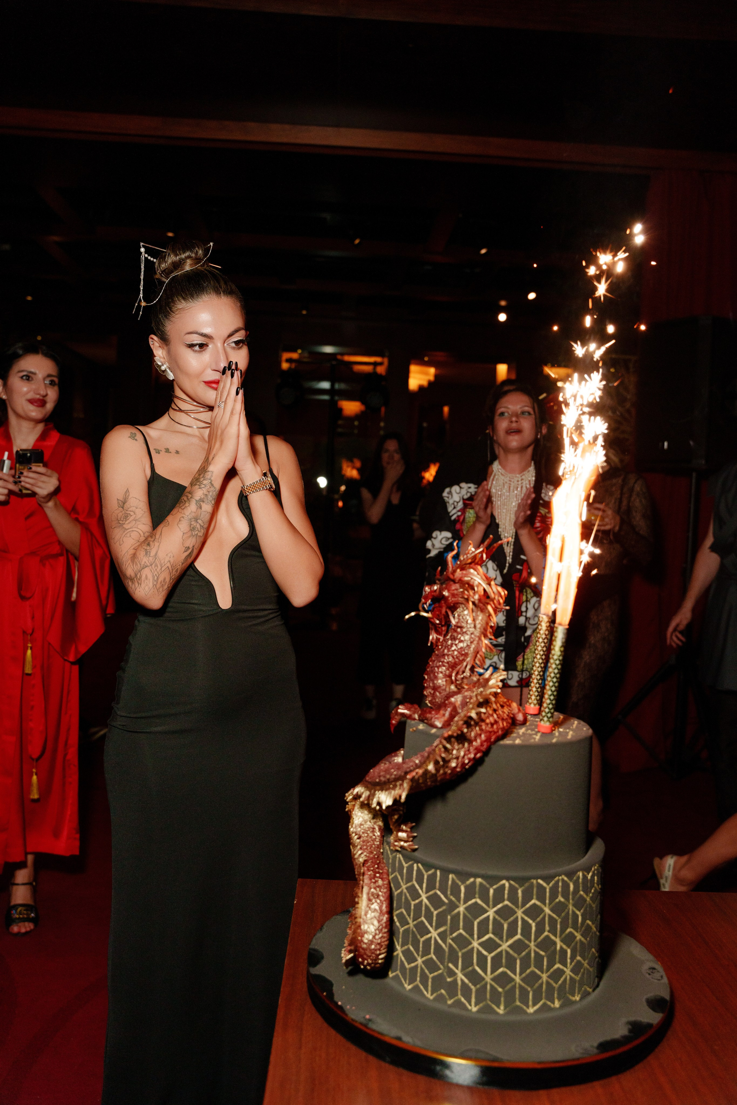 Репортажный фотограф на день рождения в ресторане KAI. Репортажный фотограф Москва Сергей Дружинин