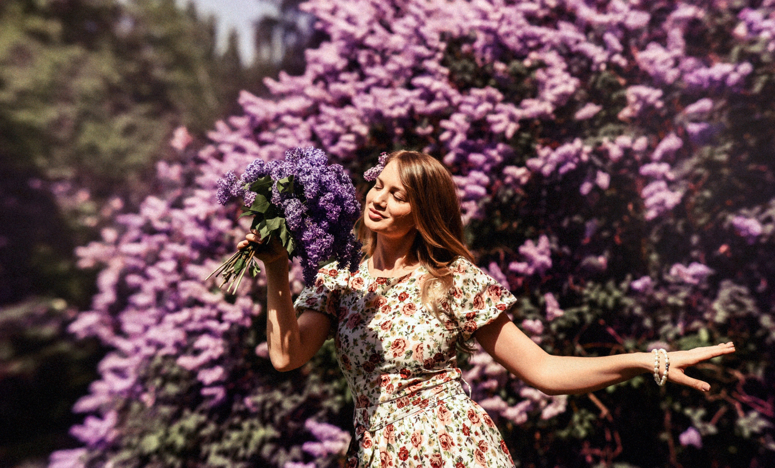 Фотосессия в цветении. Свадебный, семейный, детский, контент фотограф в Омске Максим Ильин