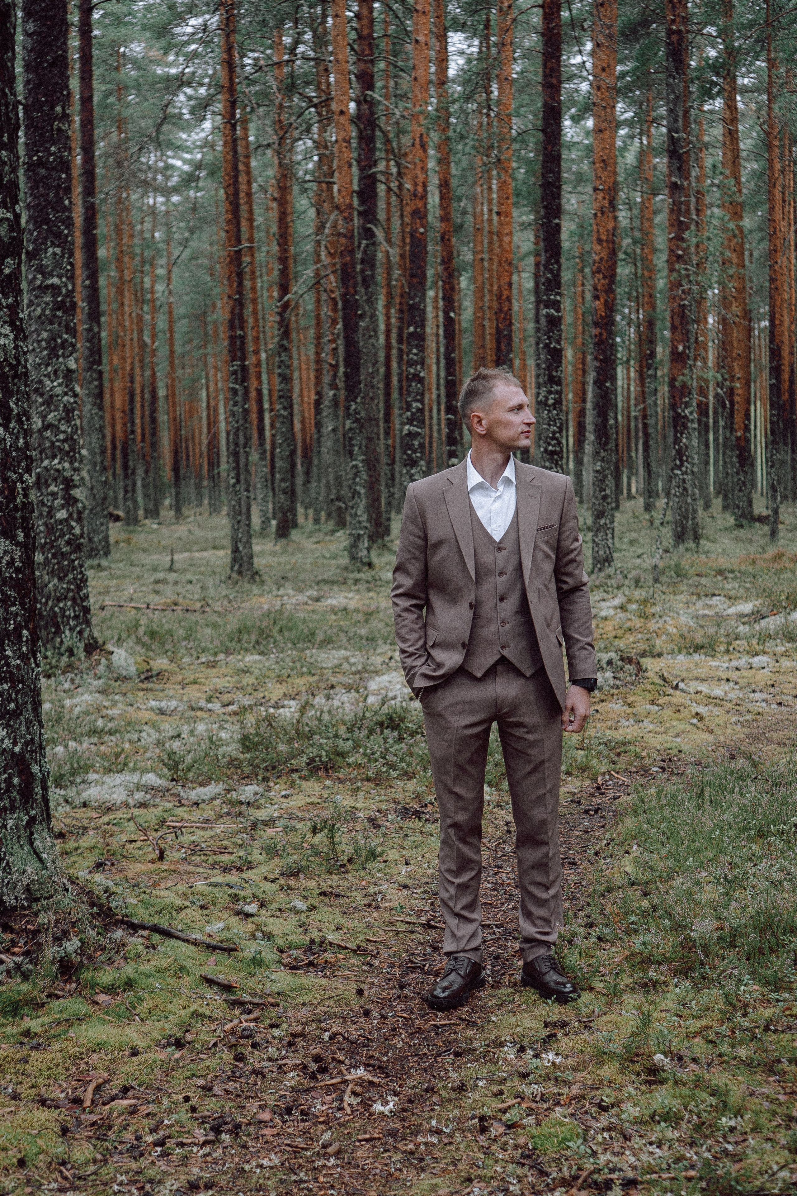 СВАДЕБНАЯ ФОТОСЕССИИЯ ПАРЫ В ГОРОДЕ ПРИОЗЕРСК В СОСНОВОМ ЛЕСУ И С ПИКАПОМ. Профессиональный фотограф, Санкт-Петербург — Виктория Богомолова