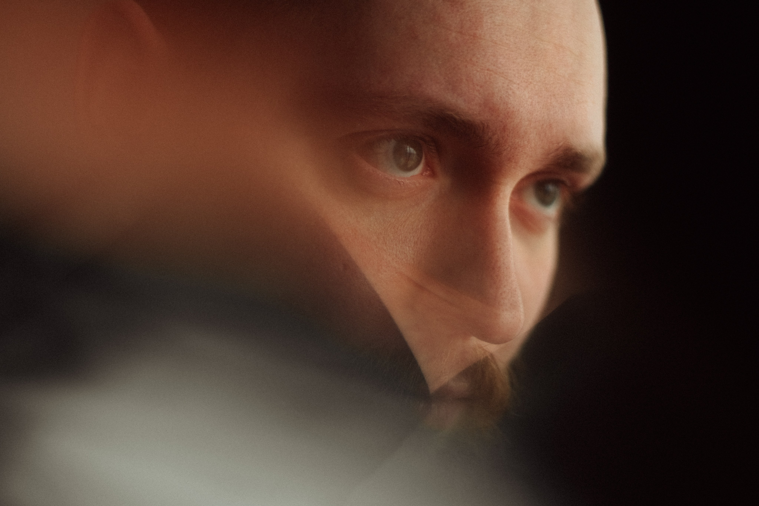 Портретная фотосессия в квартире, автопортрет