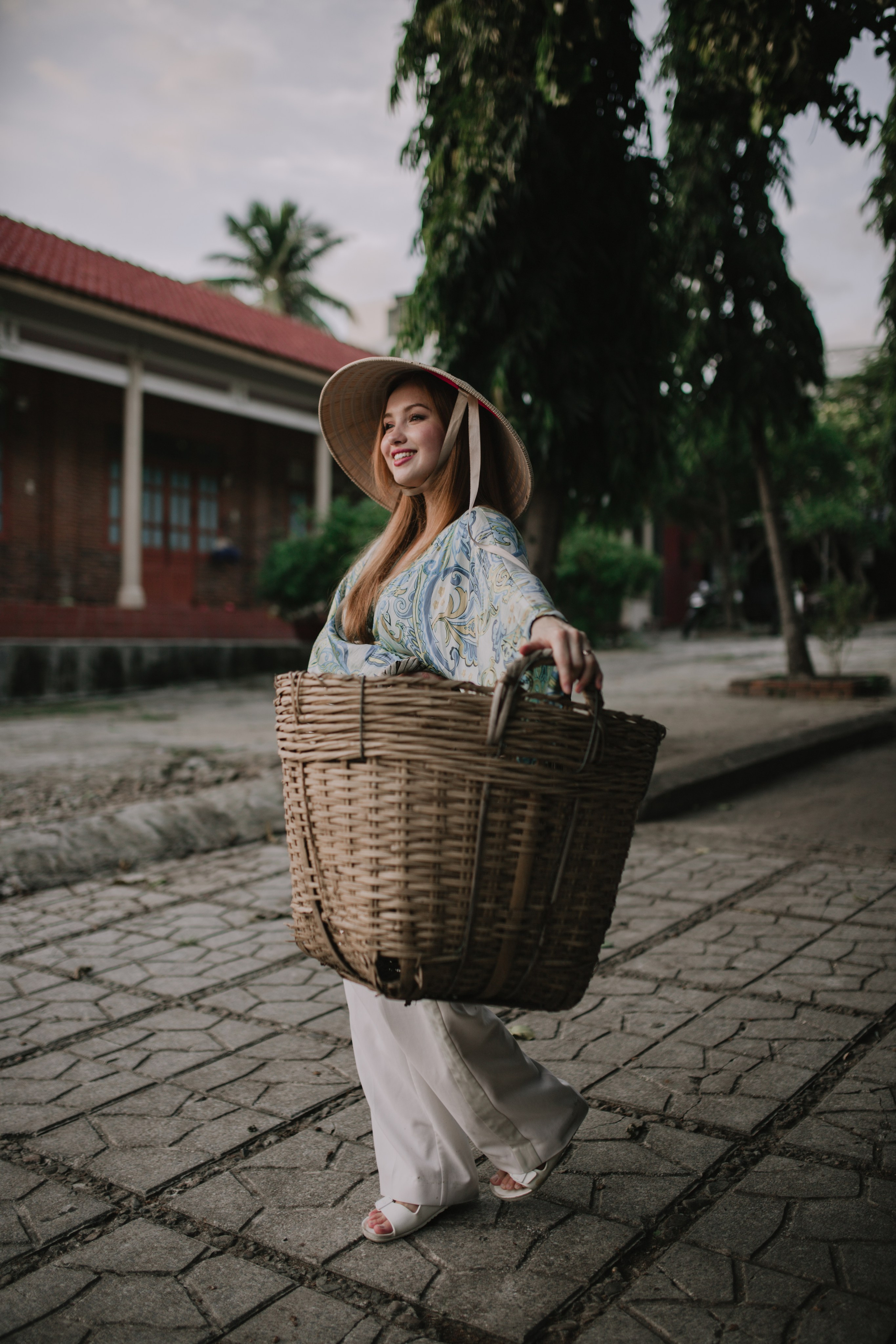 Елизавета на улицах Вьетнама. Главная