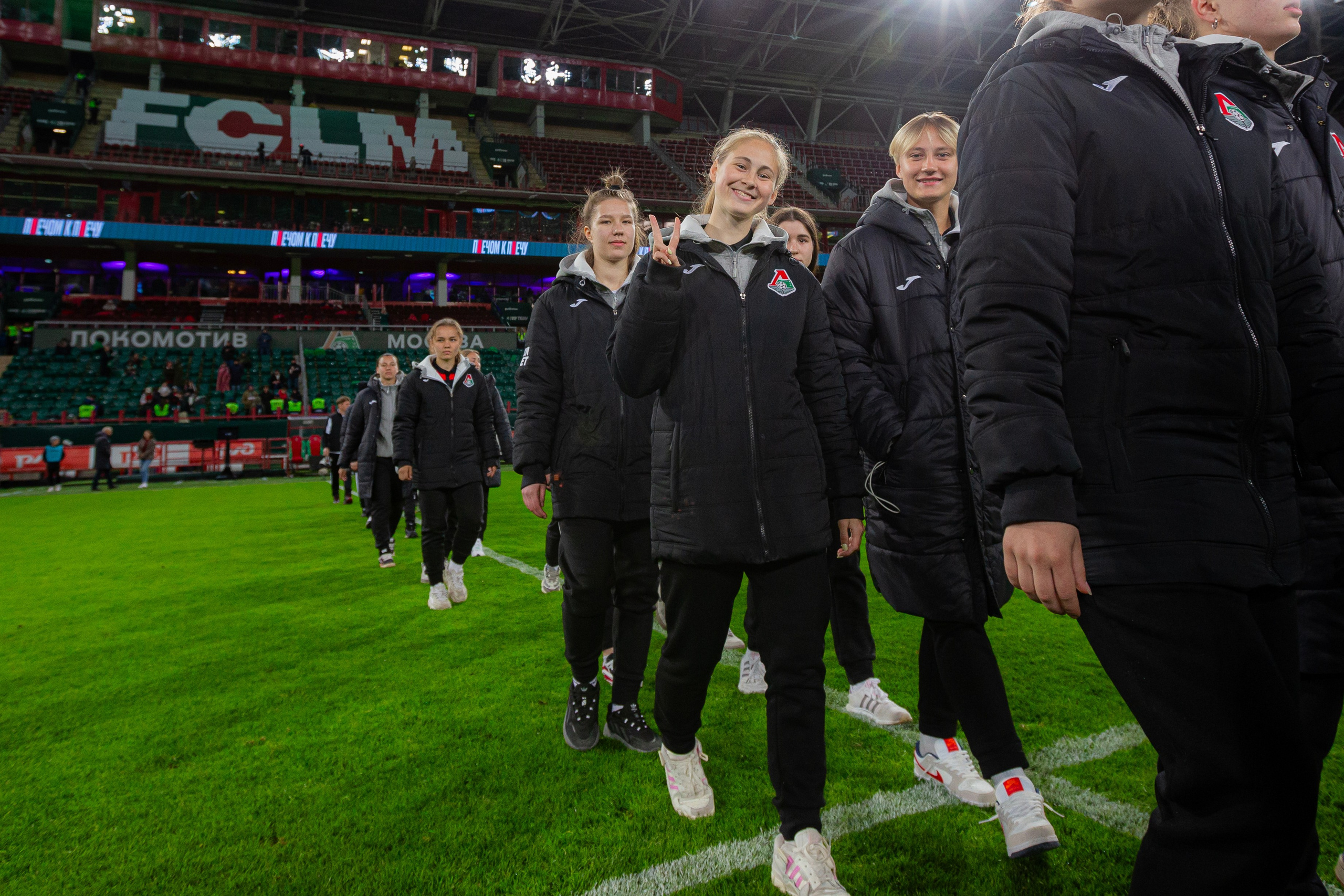 НАГРАЖДЕНИЕ ЖЕНСКОГО ОТДЕЛЕНИЯ АКАДЕМИИ ФК ЛОКОМОТИВ. Artem Zenin Photography