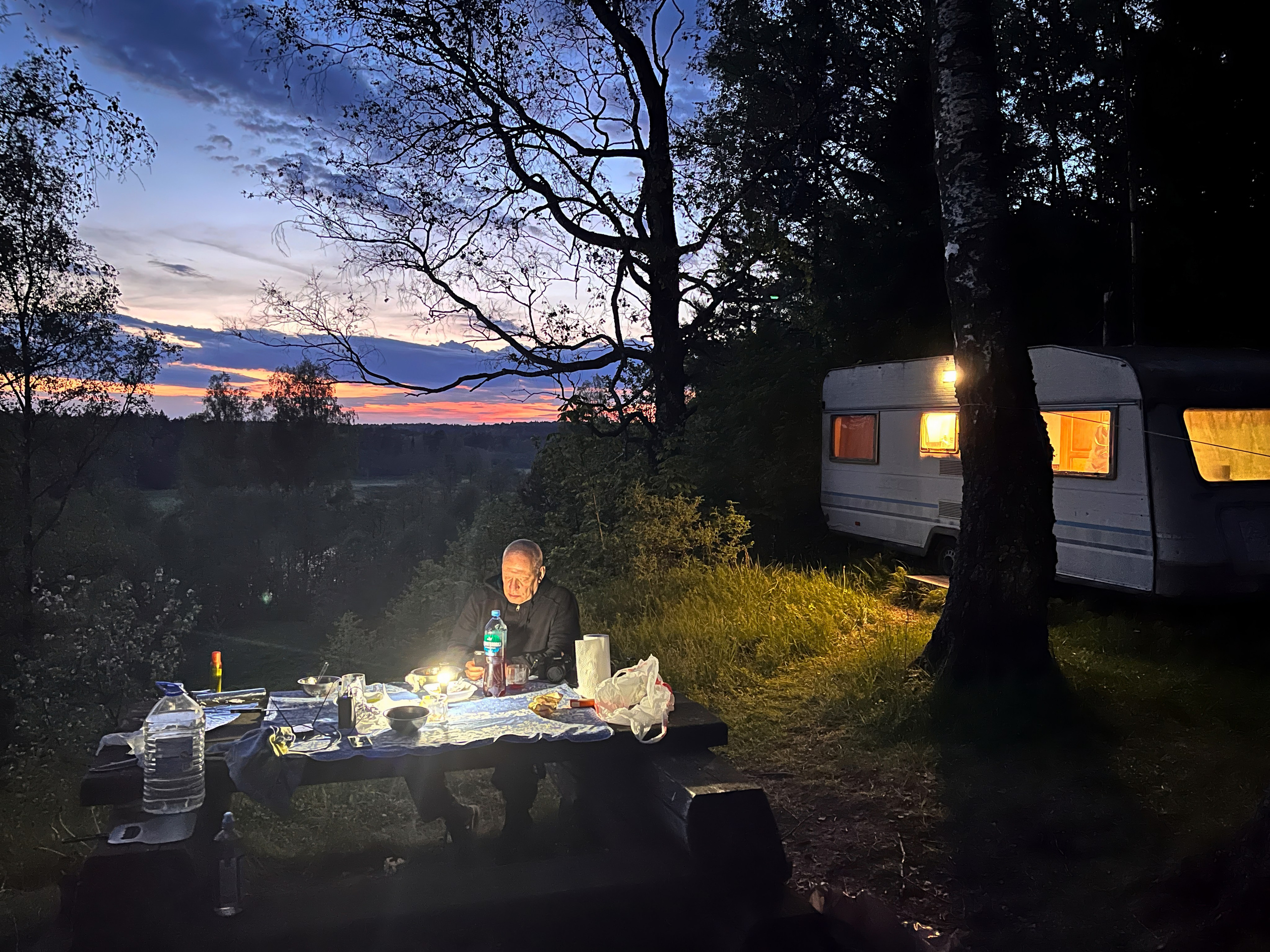 На берегу Угры. Конец мая 2024 года. Фотограф Никифоров-Гордеев Сергей. Москва и МО