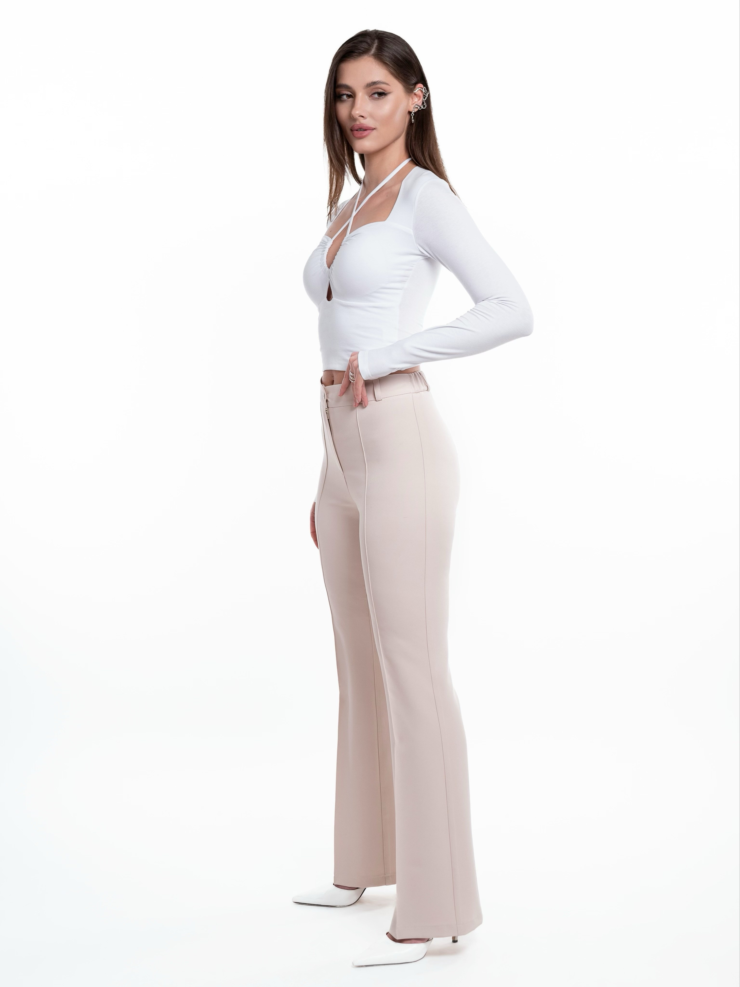 Классические брюки + белый фон+интерьер. Предметный фотограф, фото для маркетплейсов Пятигорск, КМВ