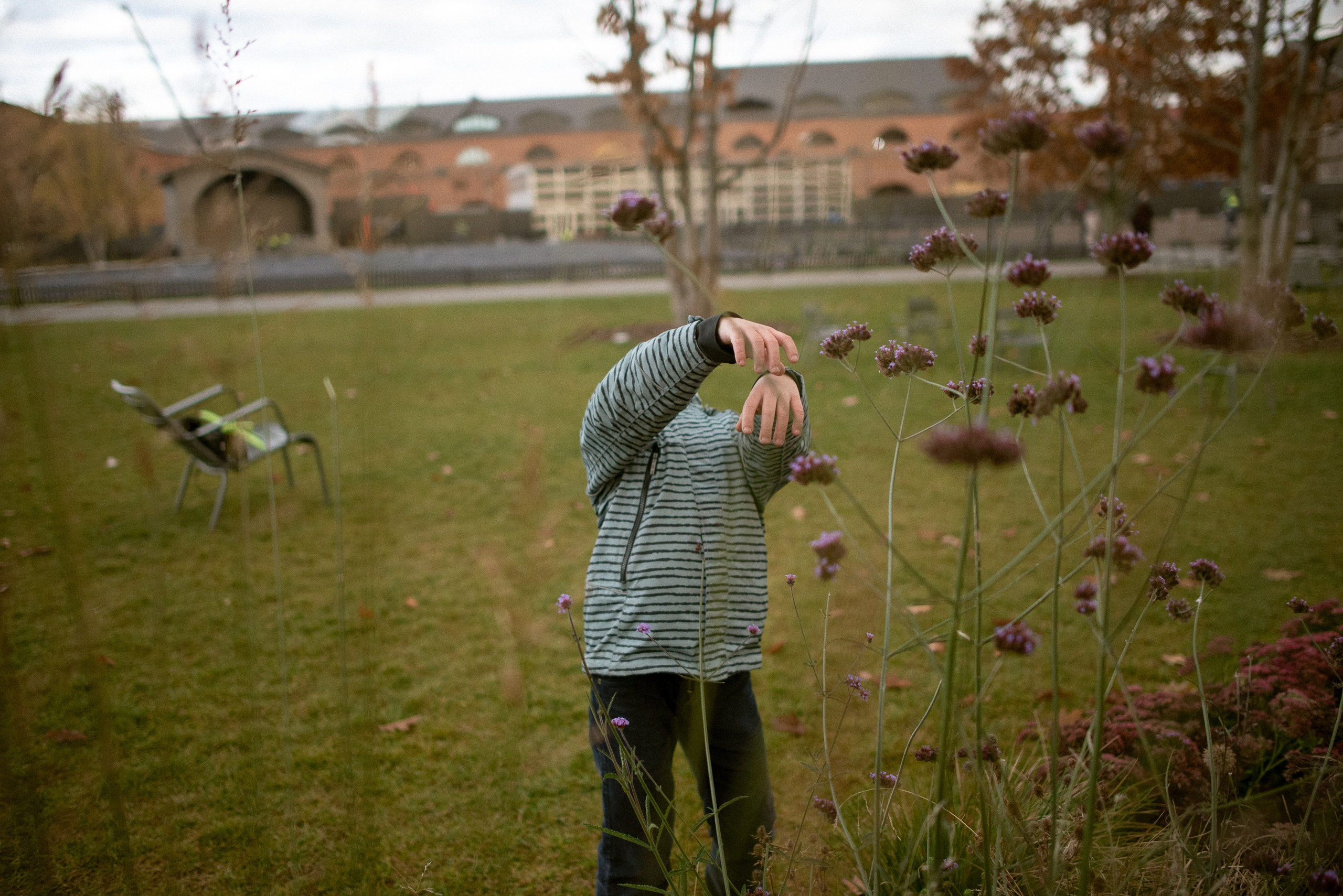 Walk in New Holland. Documentary family photography in Barcelona and beyond