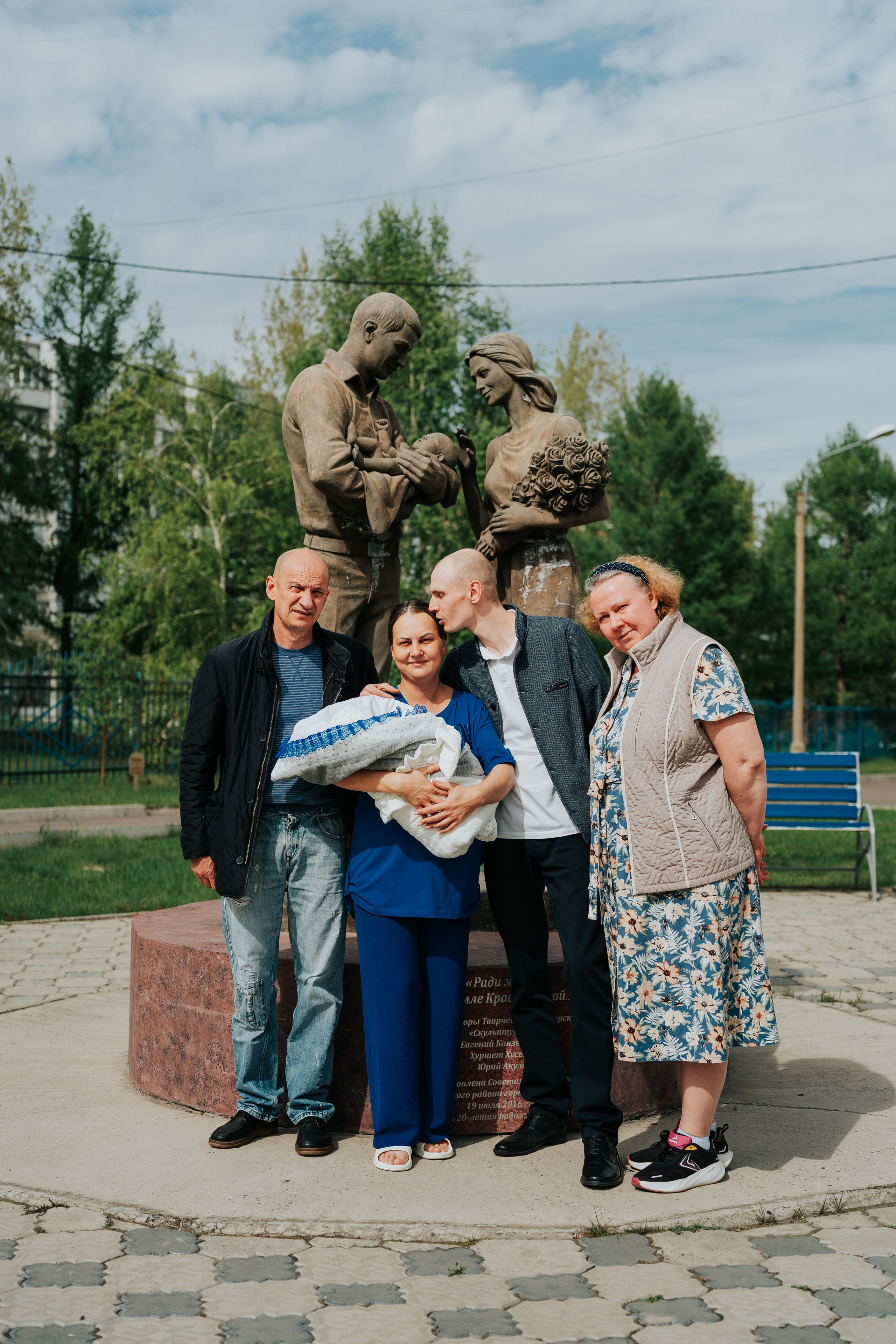 Выписка из роддома: Вадим, Анастасия и сын Руслан. Репортажный фотограф Красноярск