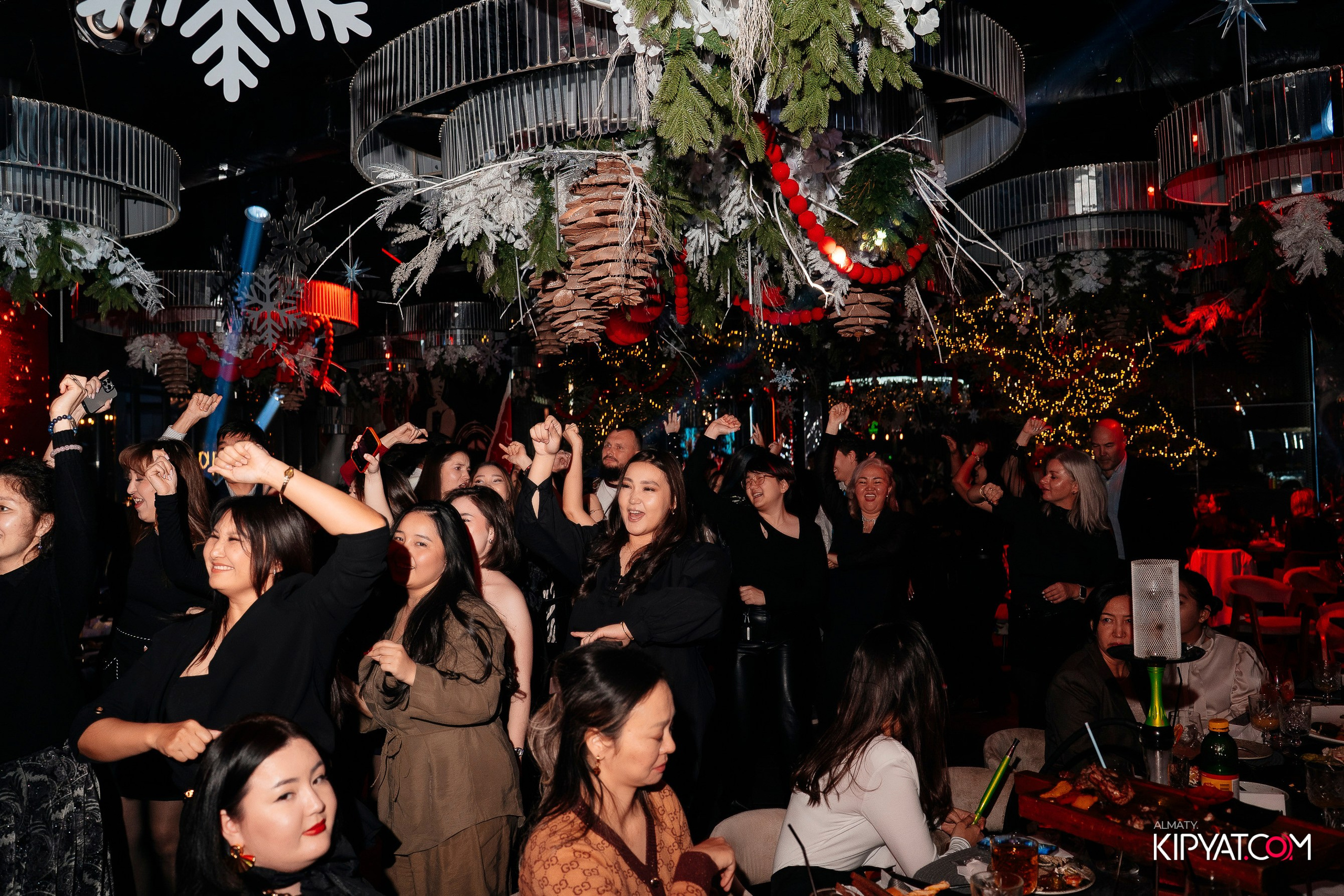 FRIENDS BAR & TERRACE. КИПЯТКОМ АЛМАТЫ! Фотосъемка мероприятий в Алматы