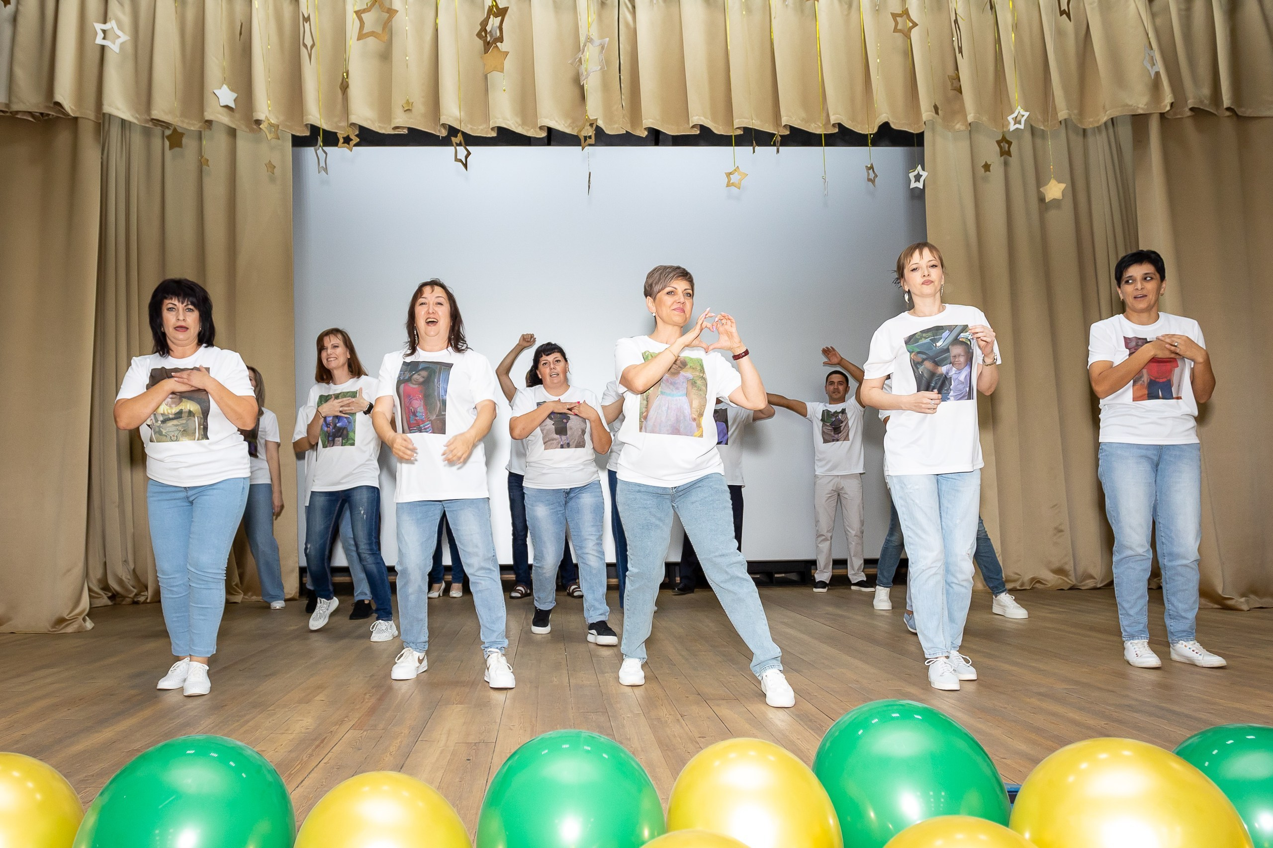 Вручение аттестата и выпускной вечер. Выпускные альбомы Майкоп, Краснодар Елена Золотарева