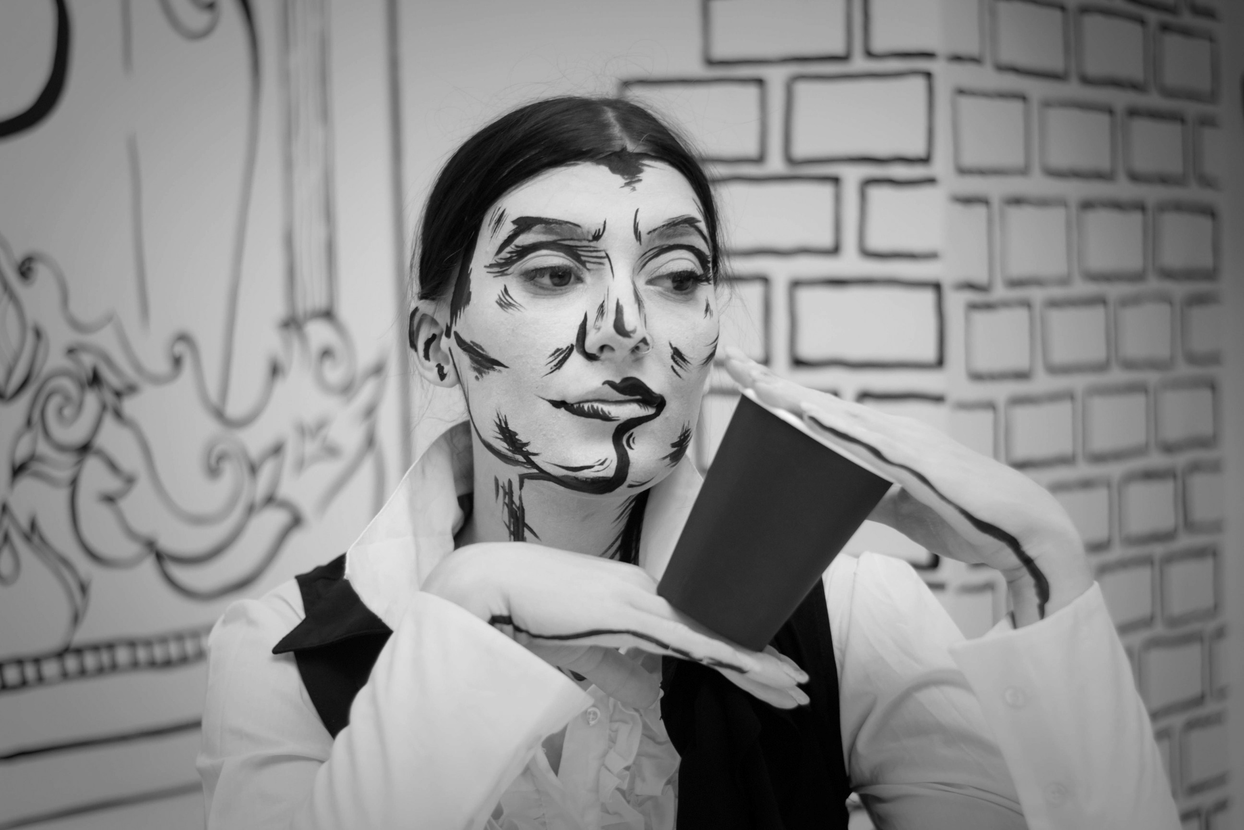 Черно-белое кафе