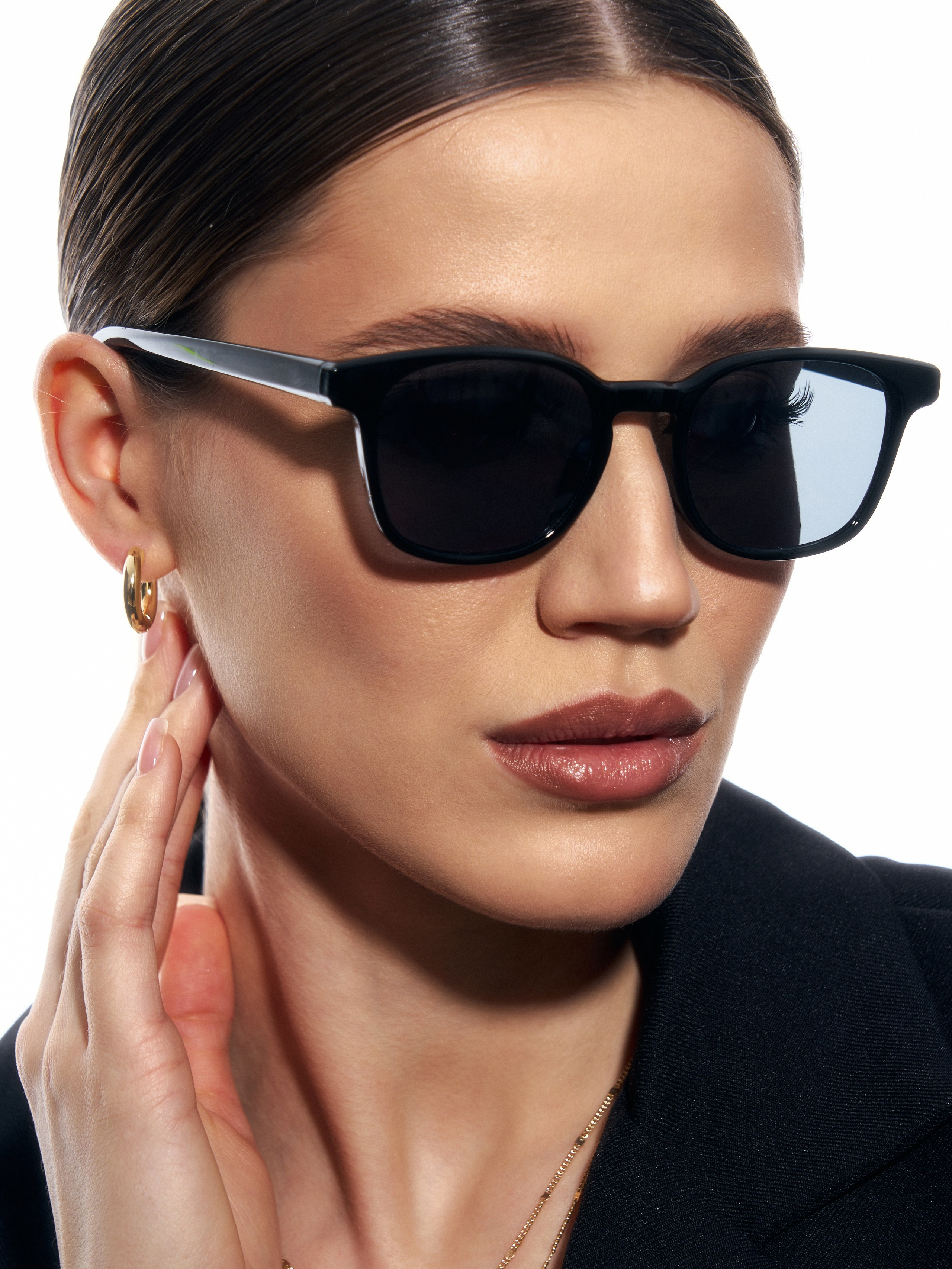 AMOV. Кирилл Гольцберг | фотограф для брендов одежды и бизнеса