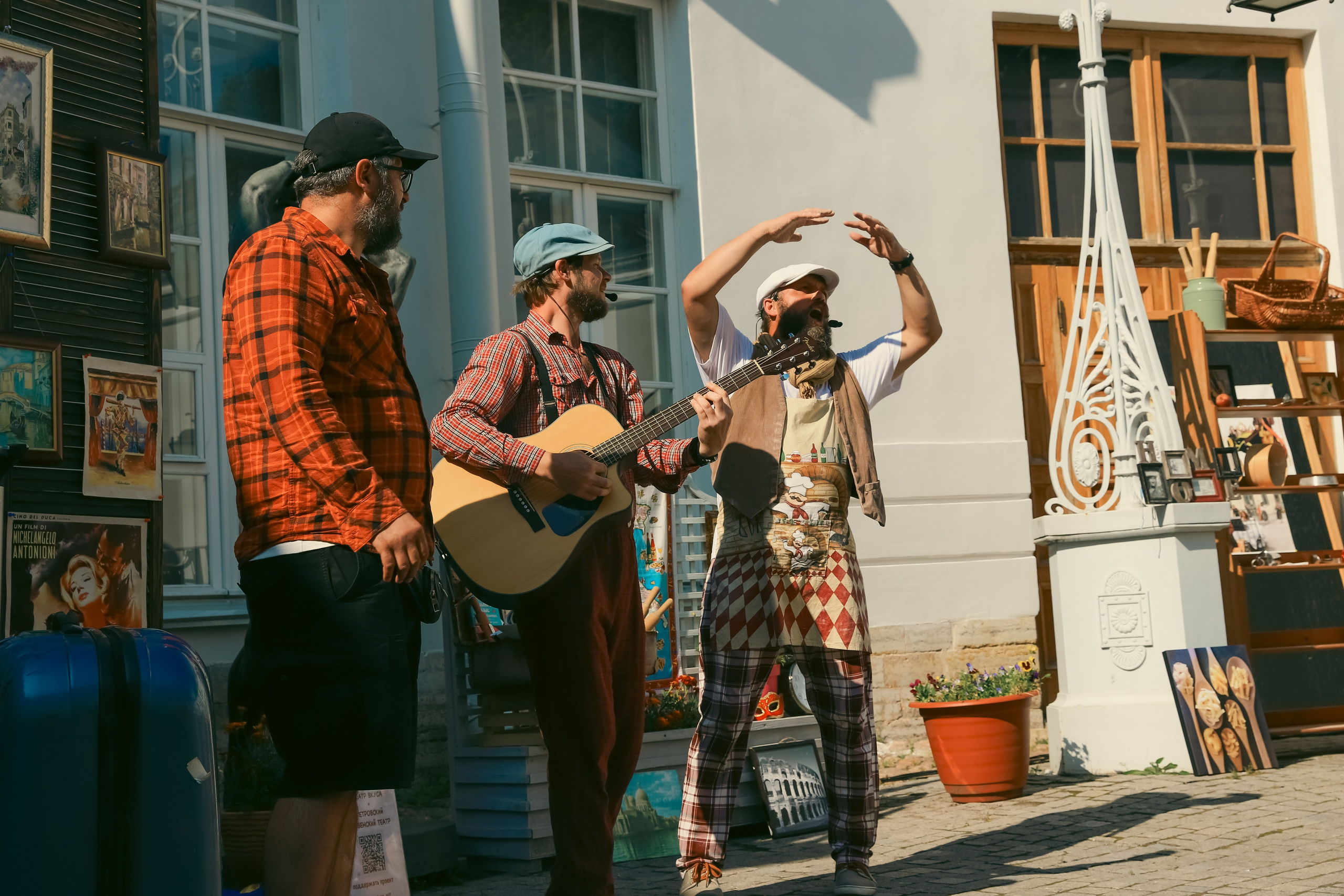 Театр Вкуса, Приключения итальянцев в России