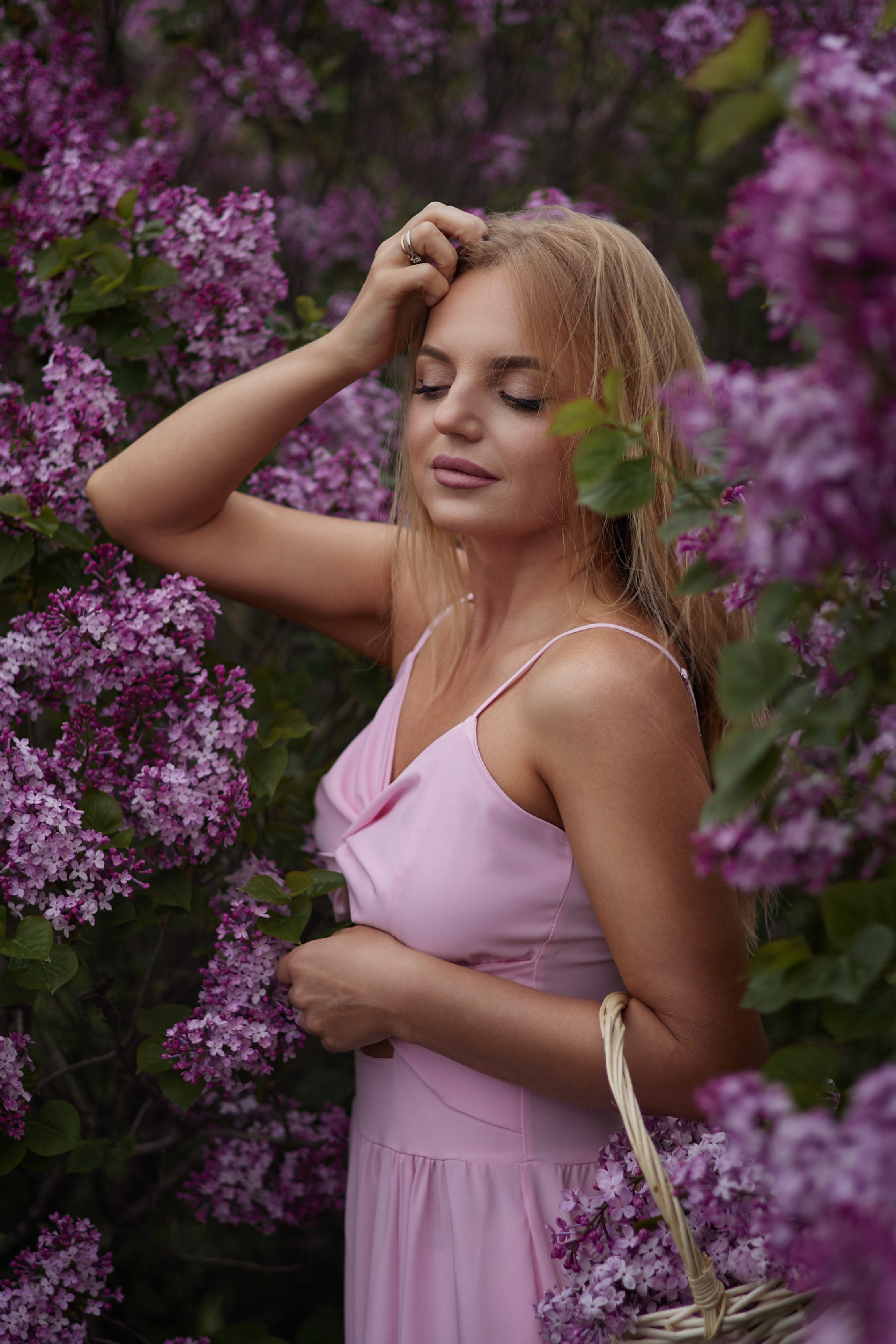 Ольга и сирень. Фотограф женского портрета, беременности и материнства Харькова Елена