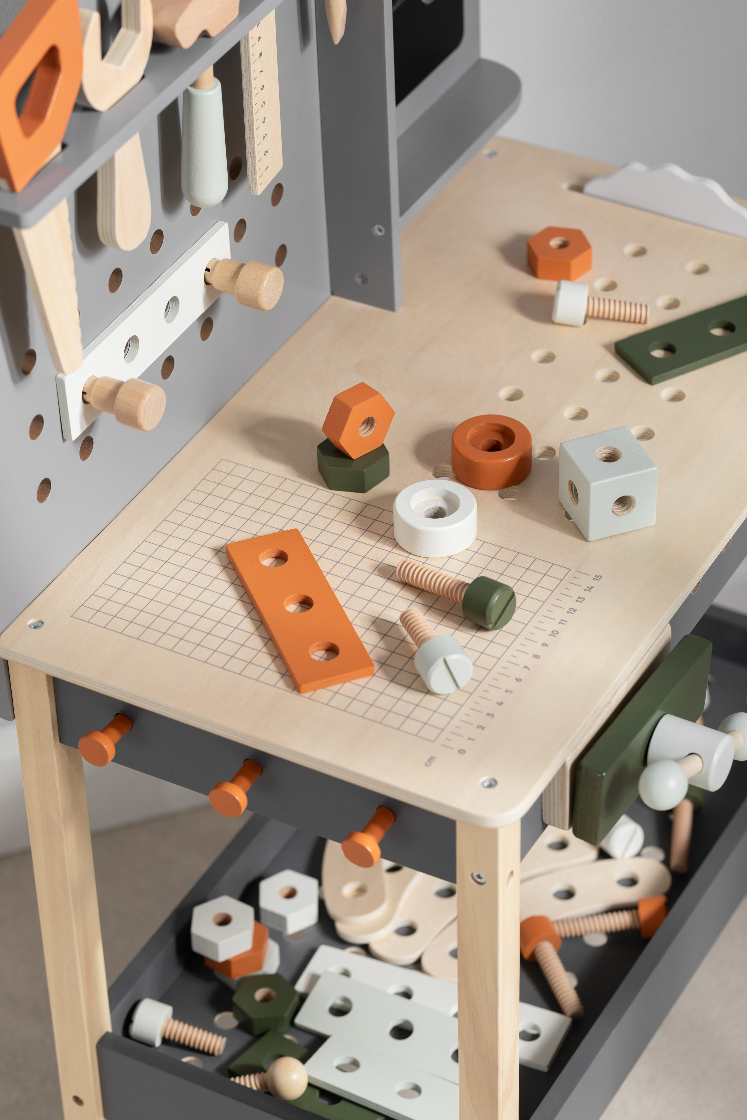 Детский верстак Junion. Олег Дмитриев