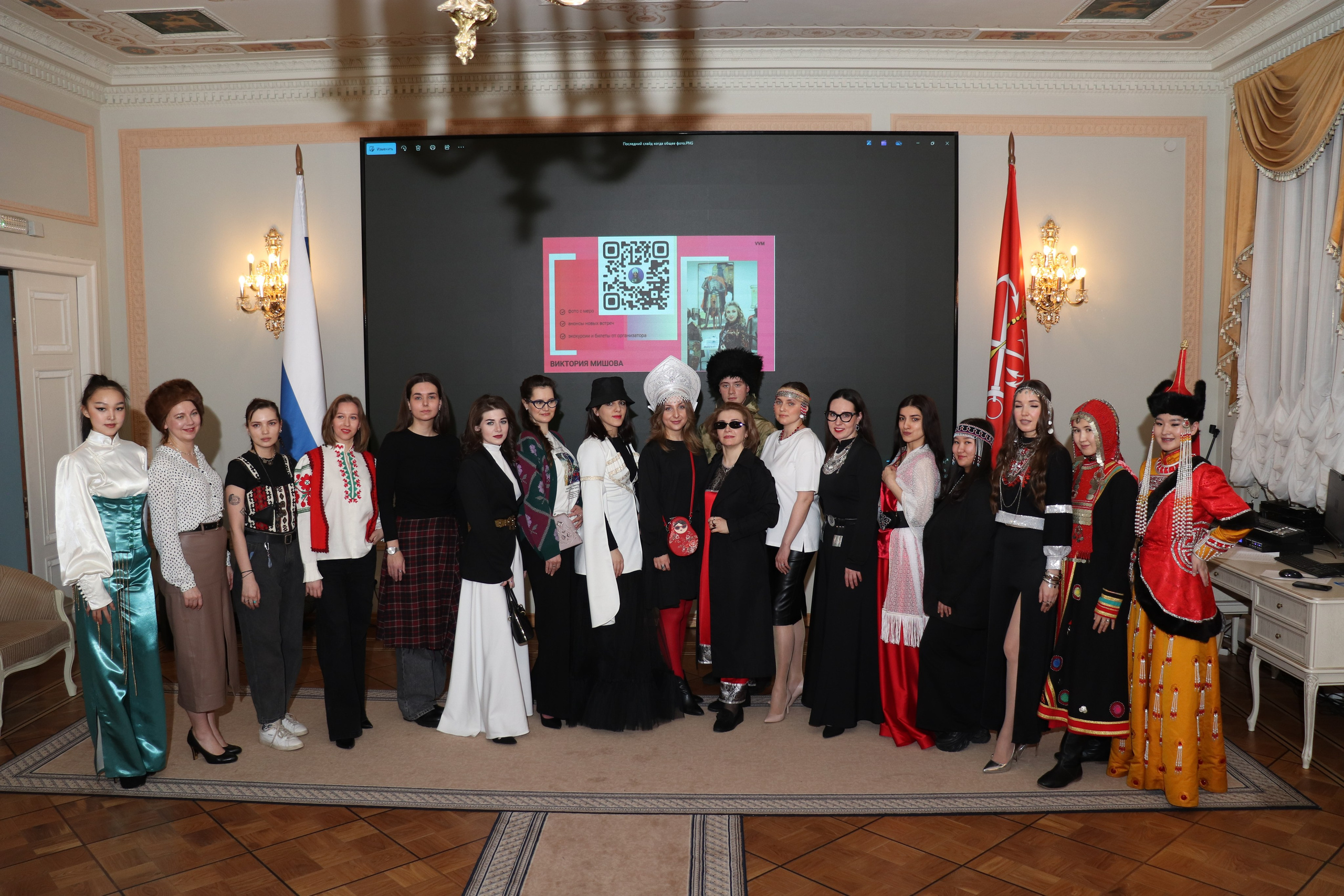 Показ-дефиле «КУЛЬТУРНЫЙ КОД В ОБРАЗЕ» от РОО «Сибирское землячество в Санкт-Петербурге» (6 марта 2025). Ивентный фотограф в Санкт-Петербурге Олег Комков