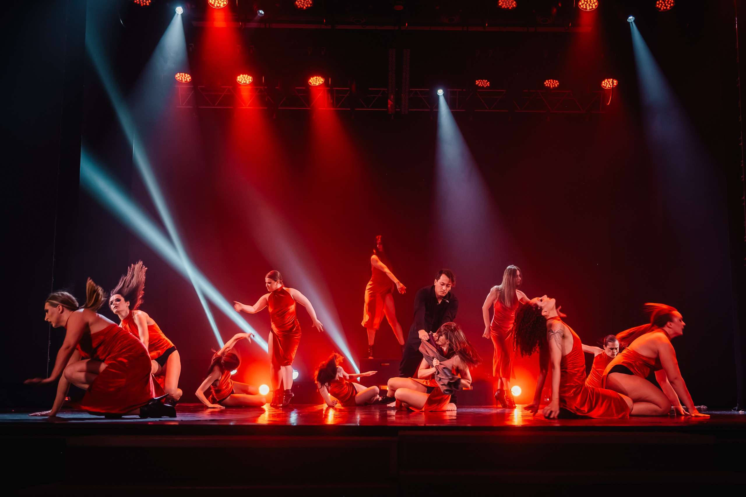 Спектакль «Женщина». Художник по свету Максим Сергачев