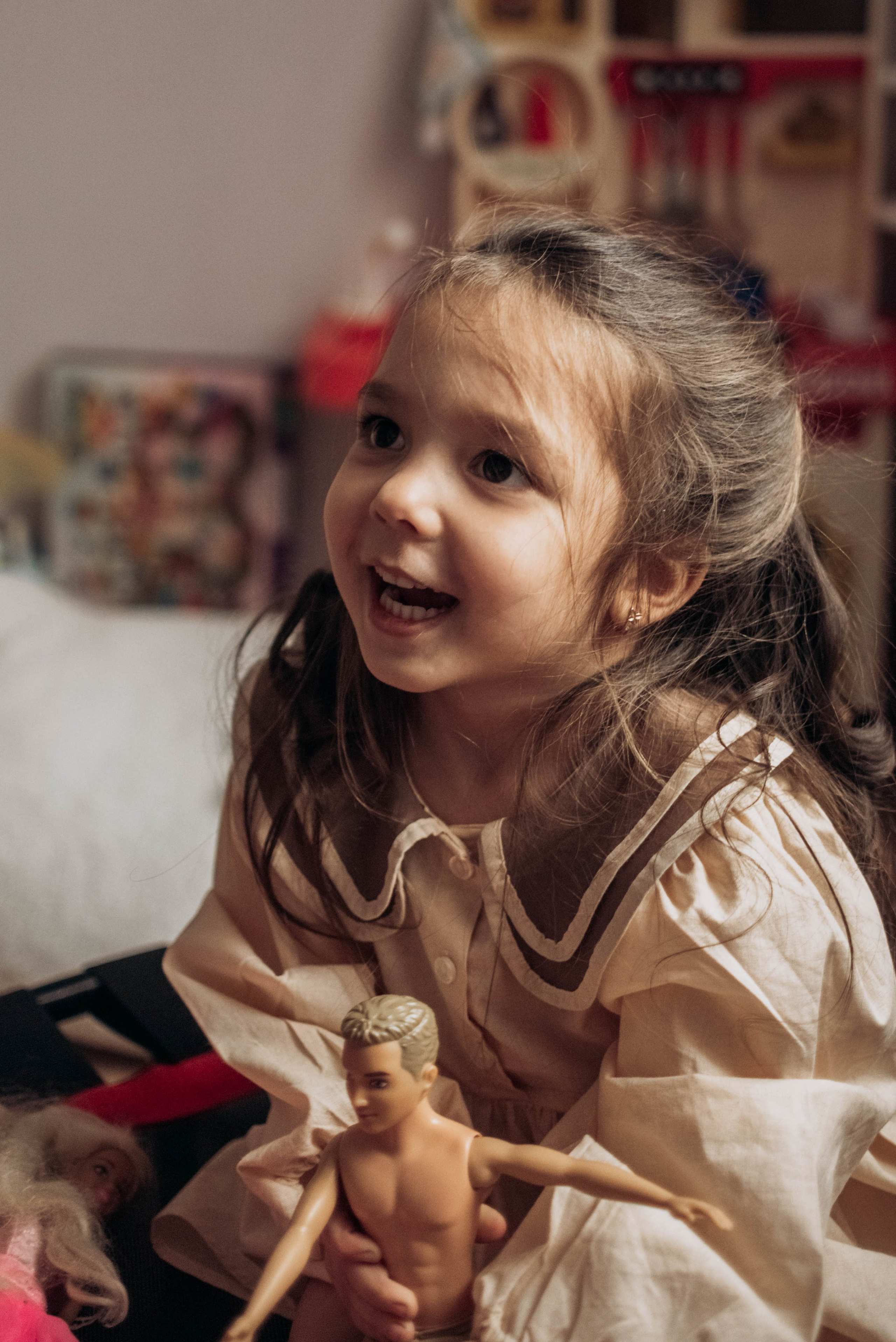 Домашняя фотосессия для мамы и дочек, с цветами, весной, к 8 марта. Семейный фотограф в Железнодорожном Масаева Елена