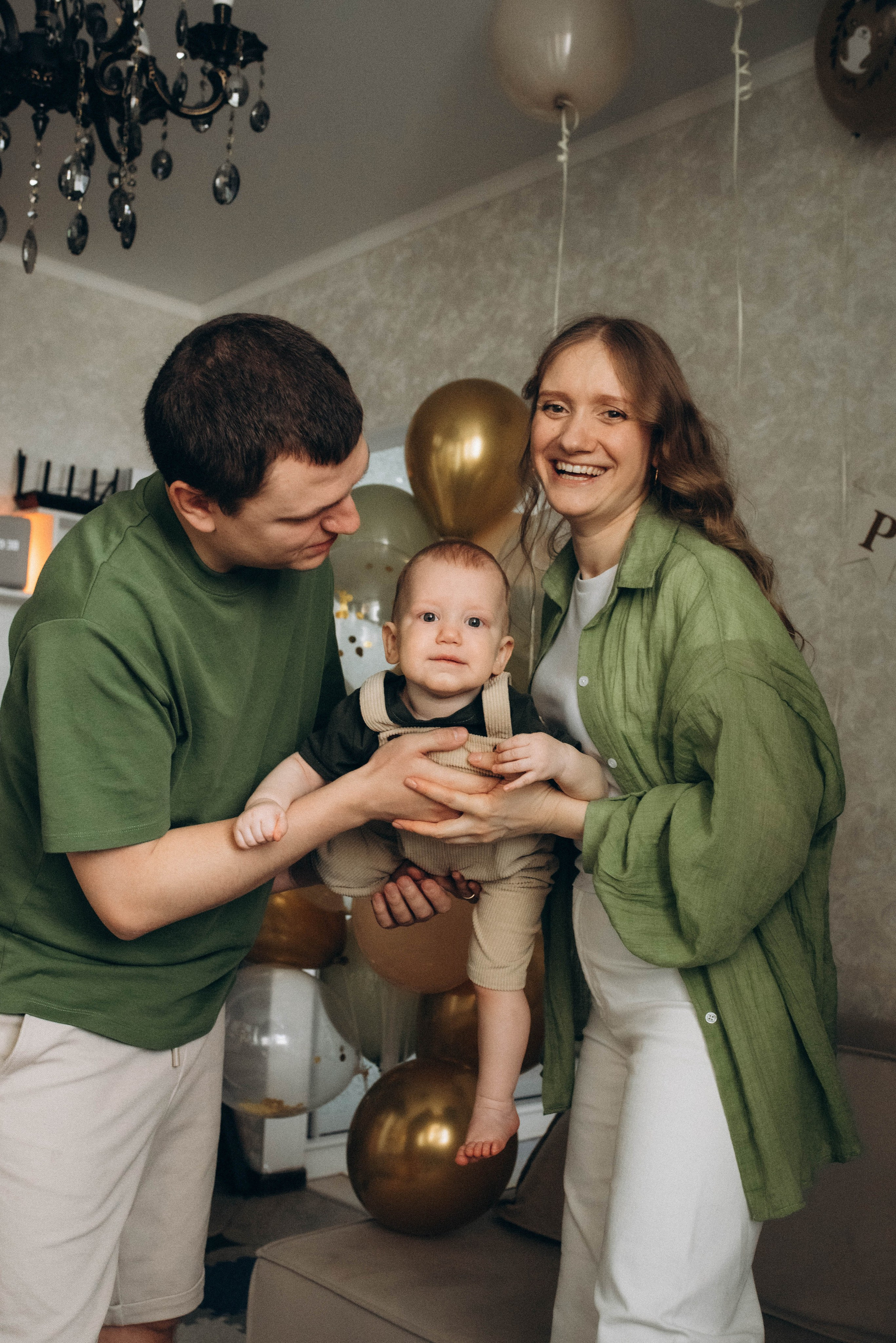 Семейная фотосессия ко дню рождения малыша. Семейный фотограф в Железнодорожном Масаева Елена