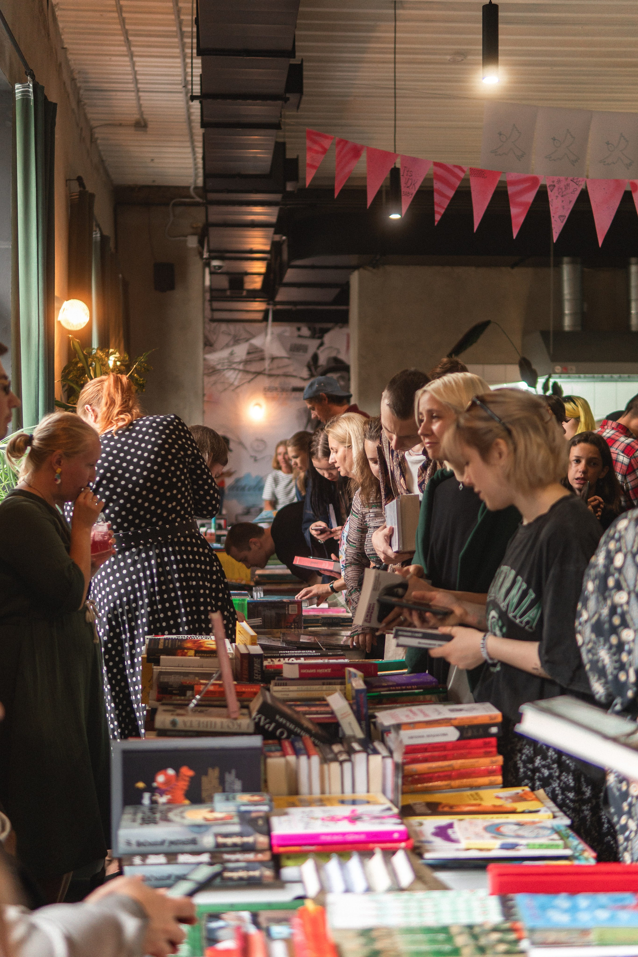 Благотворительный книжный маркет «ФОНАРЬ». Портретный и репортажный фотограф в Воронеже: Анастасия Пузикова