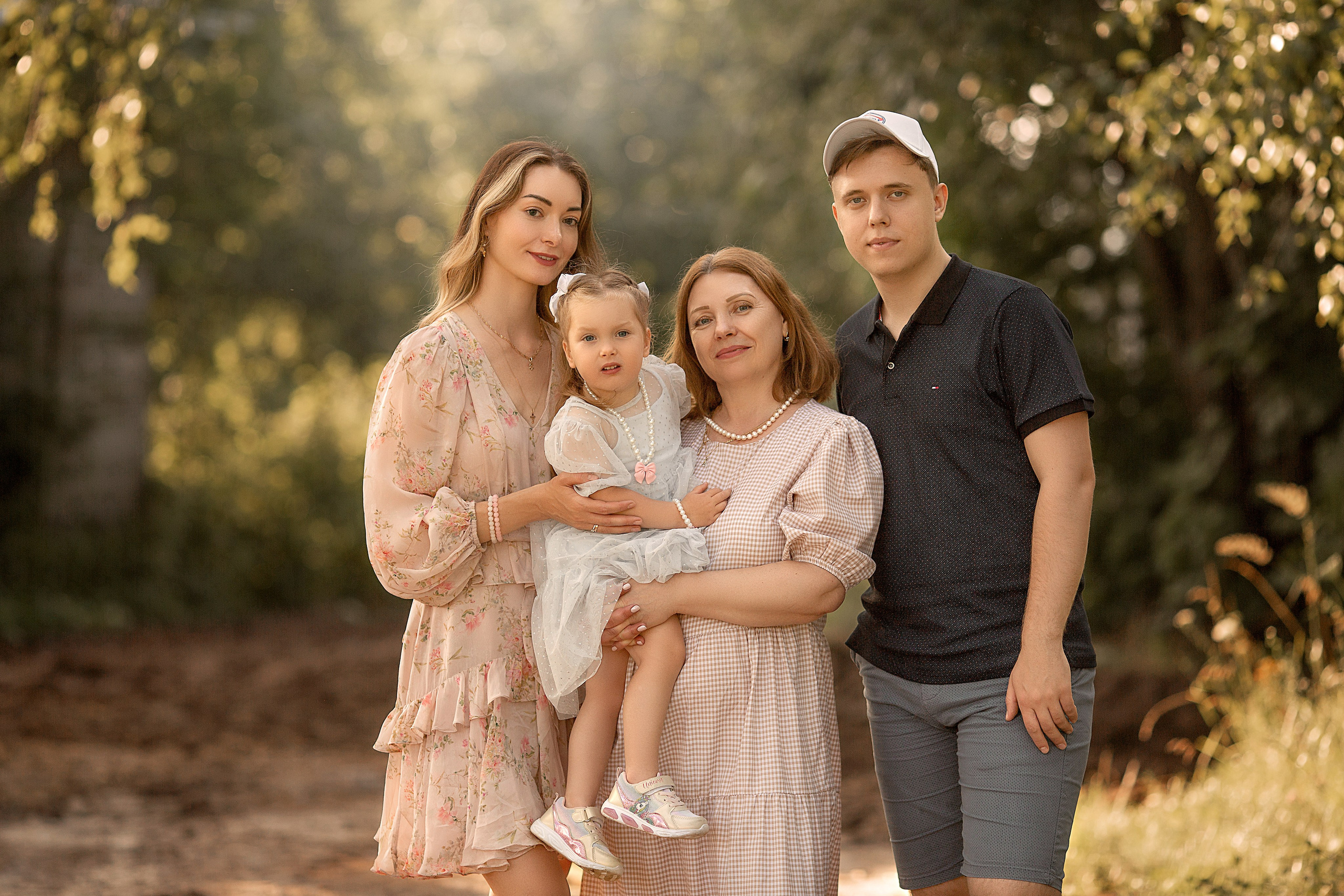 Кристина и семья с Воробьем. Фотосессия с лошадьми в Нижнем Новгороде