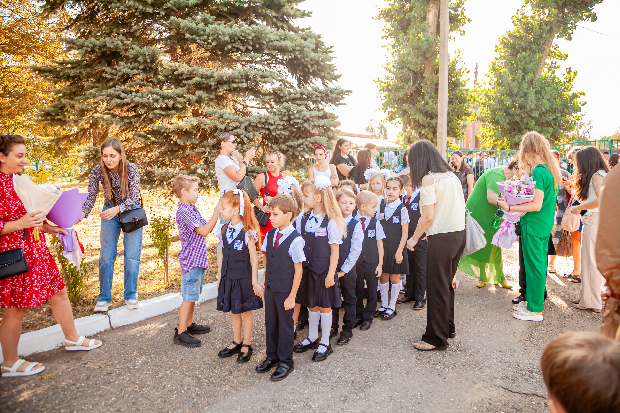1 сентября линейка. Свадебный и семейный фотограф в Армавире