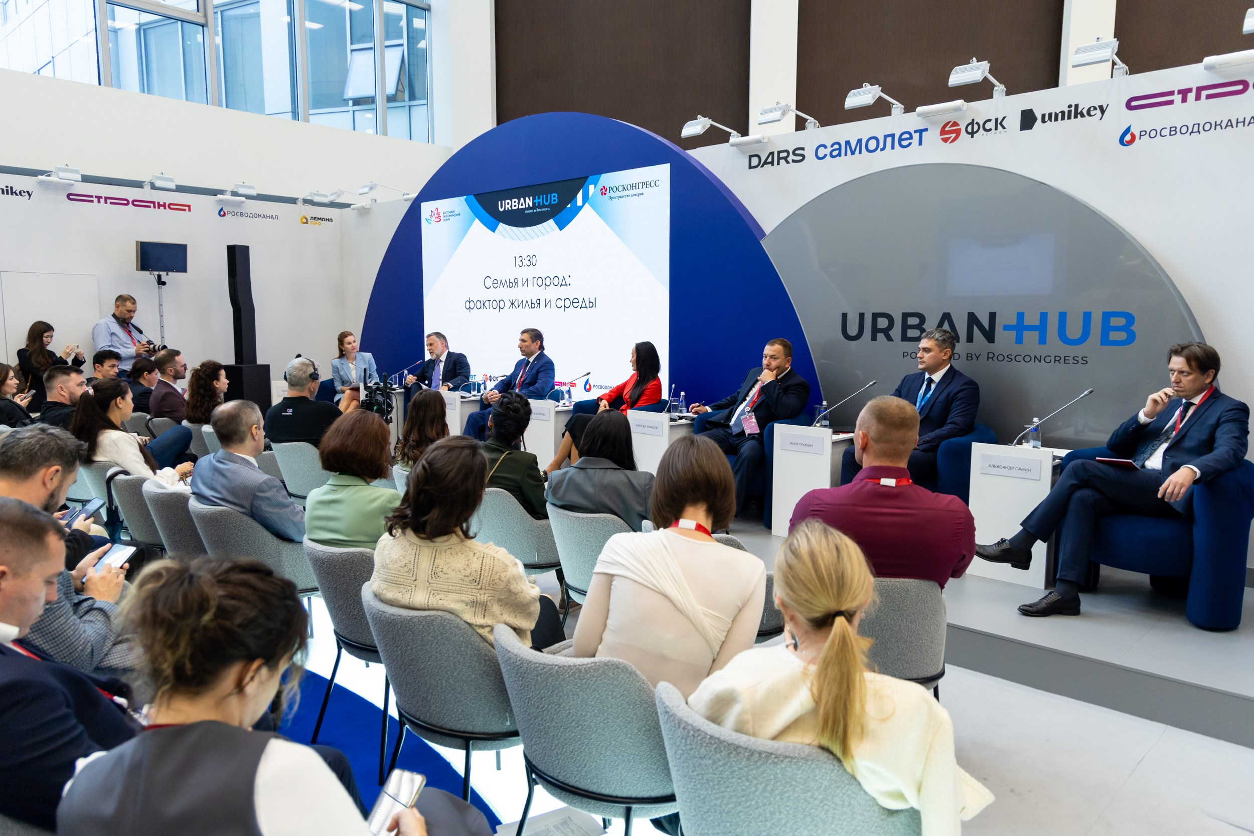 ВЭФ 2024. Репортажный и студийный фотограф во Владивостоке Дударева Софья