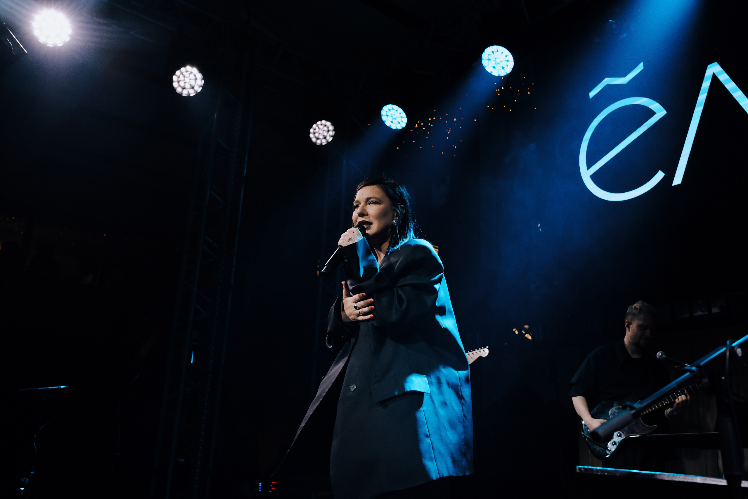 20 ЛЕТ МЕГАПОЛИС ЧЕЛЯБИНСК ХЕДЛАЙНЕР ЕЛКА. Репортажный фотограф Зуев Роман г. Челябинск