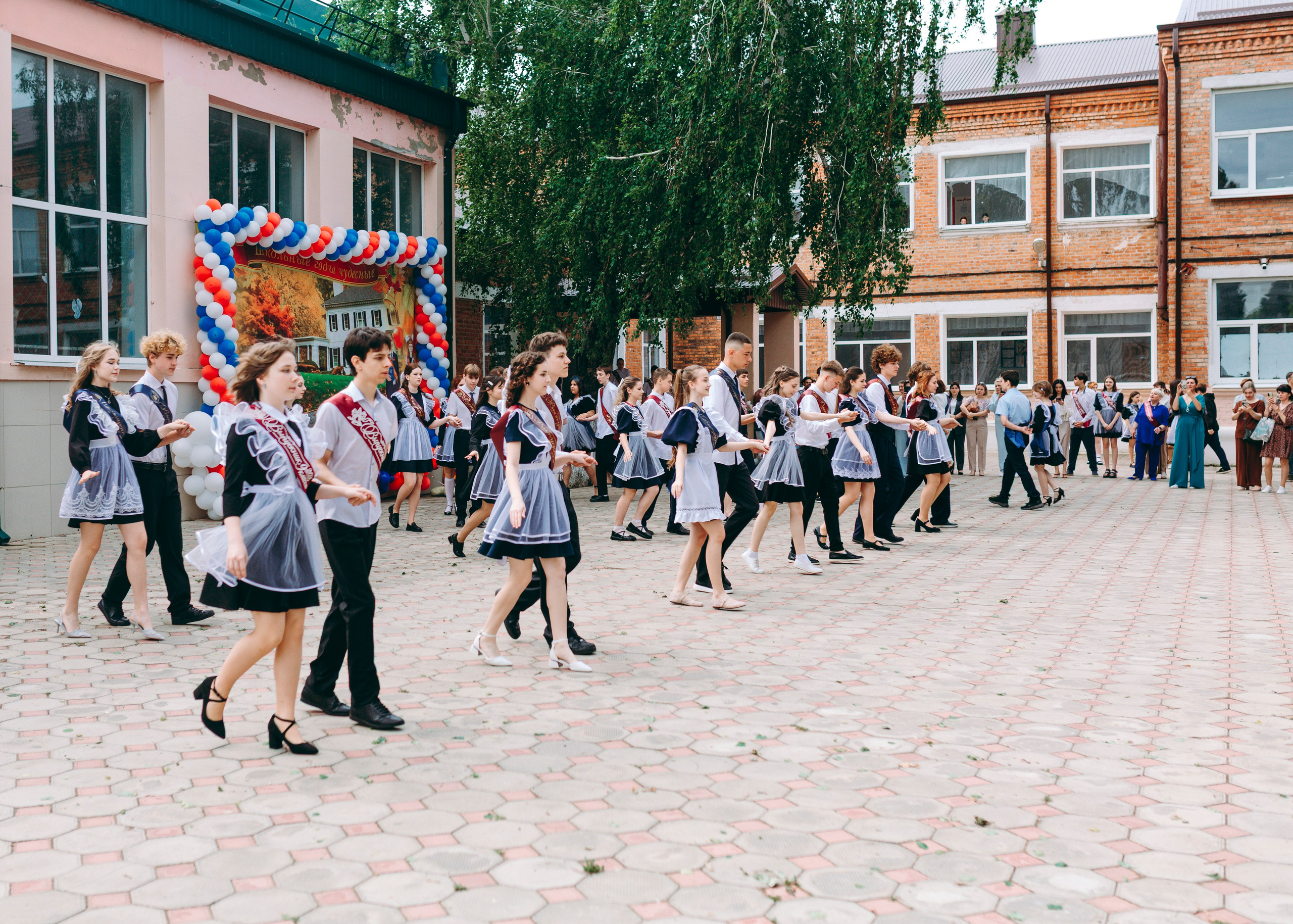 Последний звонок 9 класс. Фотограф в Приморско-Ахтарске Марьяна Чопко