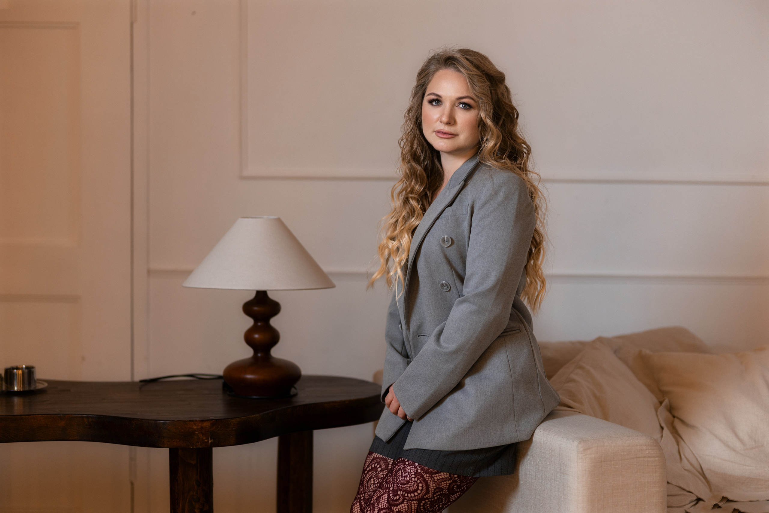 Студийная фотосъемка в интерьере с Ариной в формате для «себя»