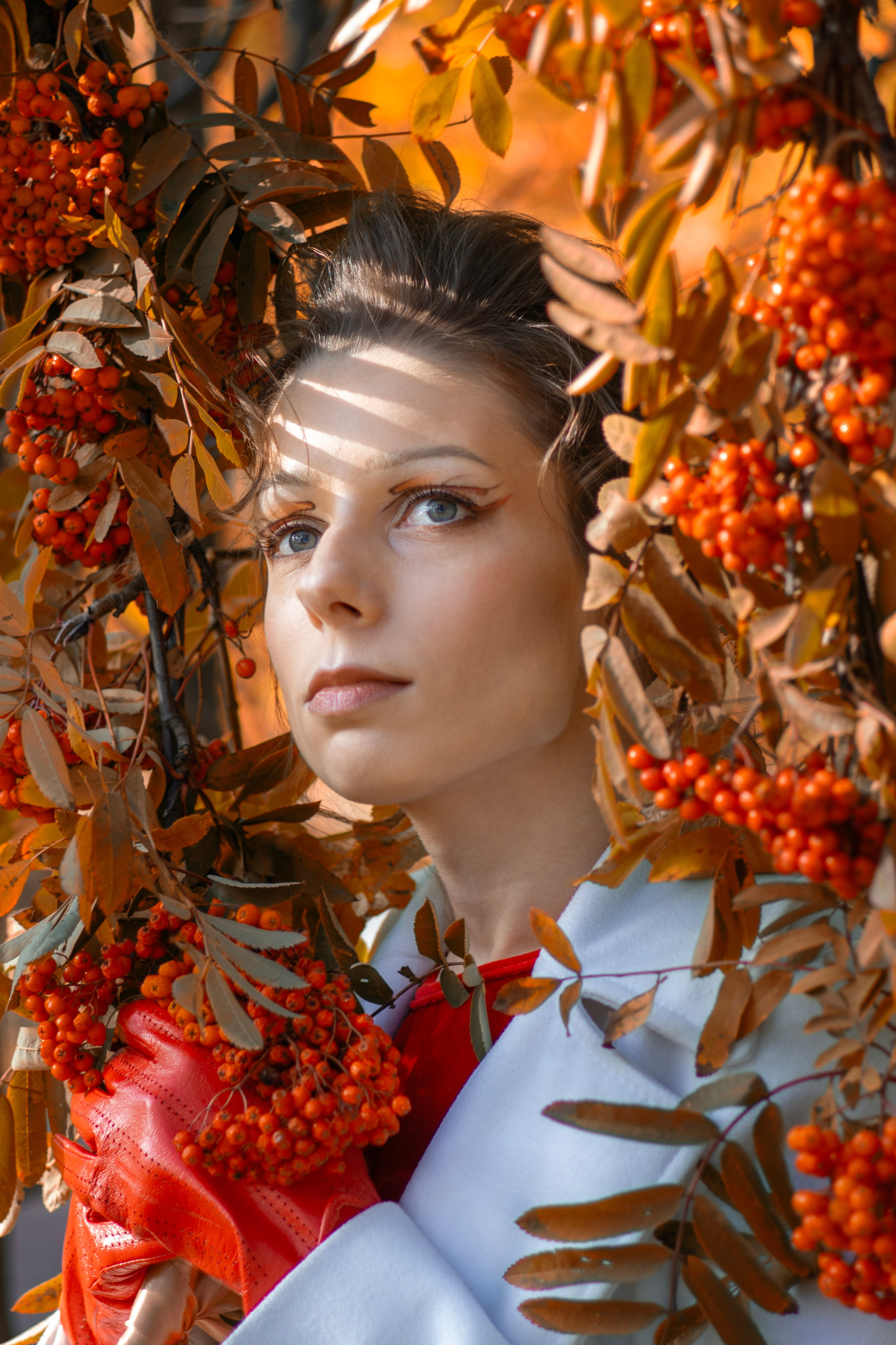 Лена с рябиной. Семейный и детский фотограф Антон Зорин