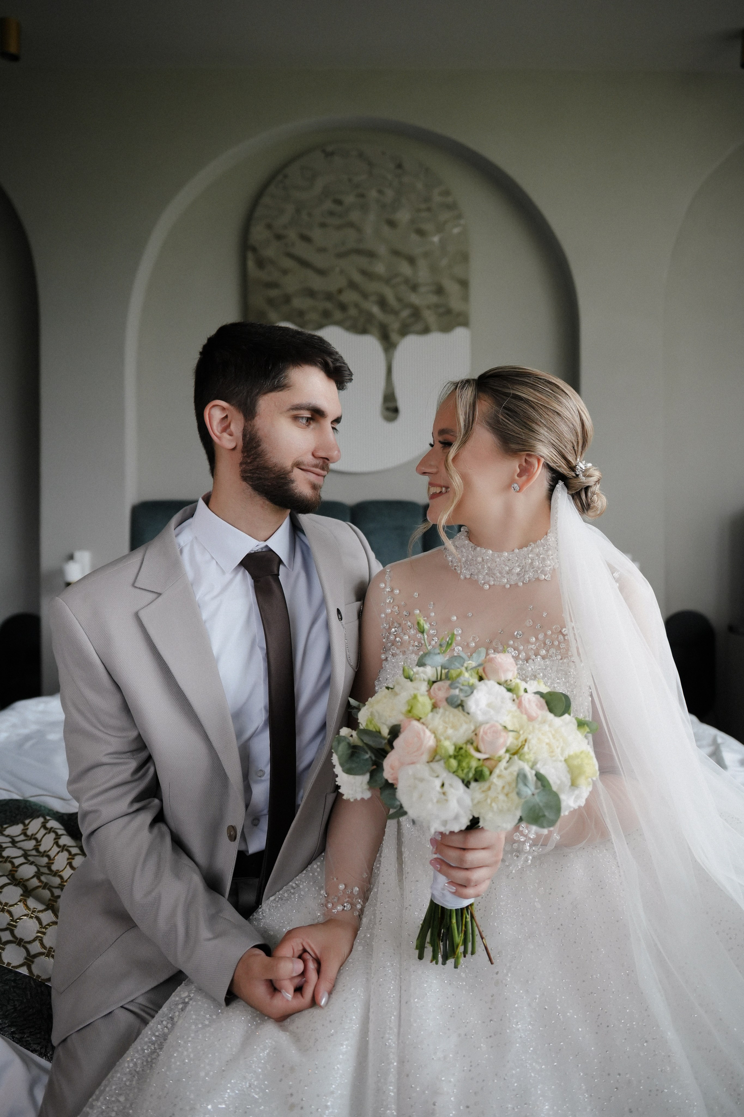 Сборы жениха и невесты, бракосочетание в Савеловском загсе, выездная церемония