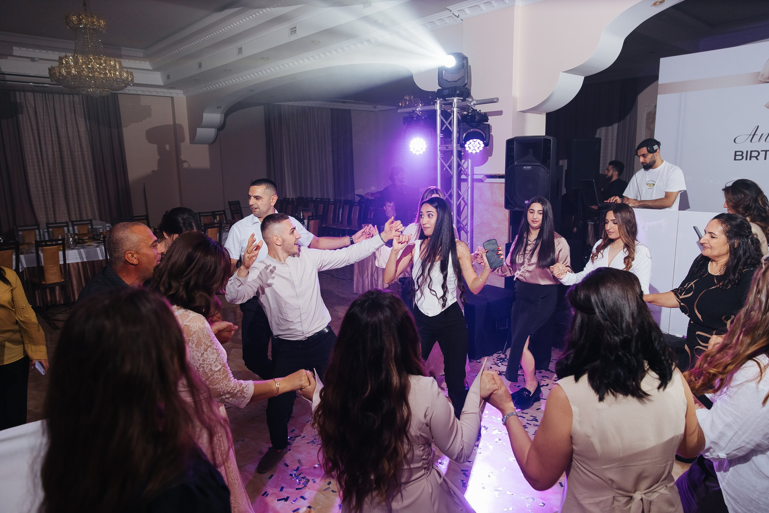 Ани и Назели. 35&5 День рождения, «Янтарь». Фотограф в Красноярске Надежда Воскресенская