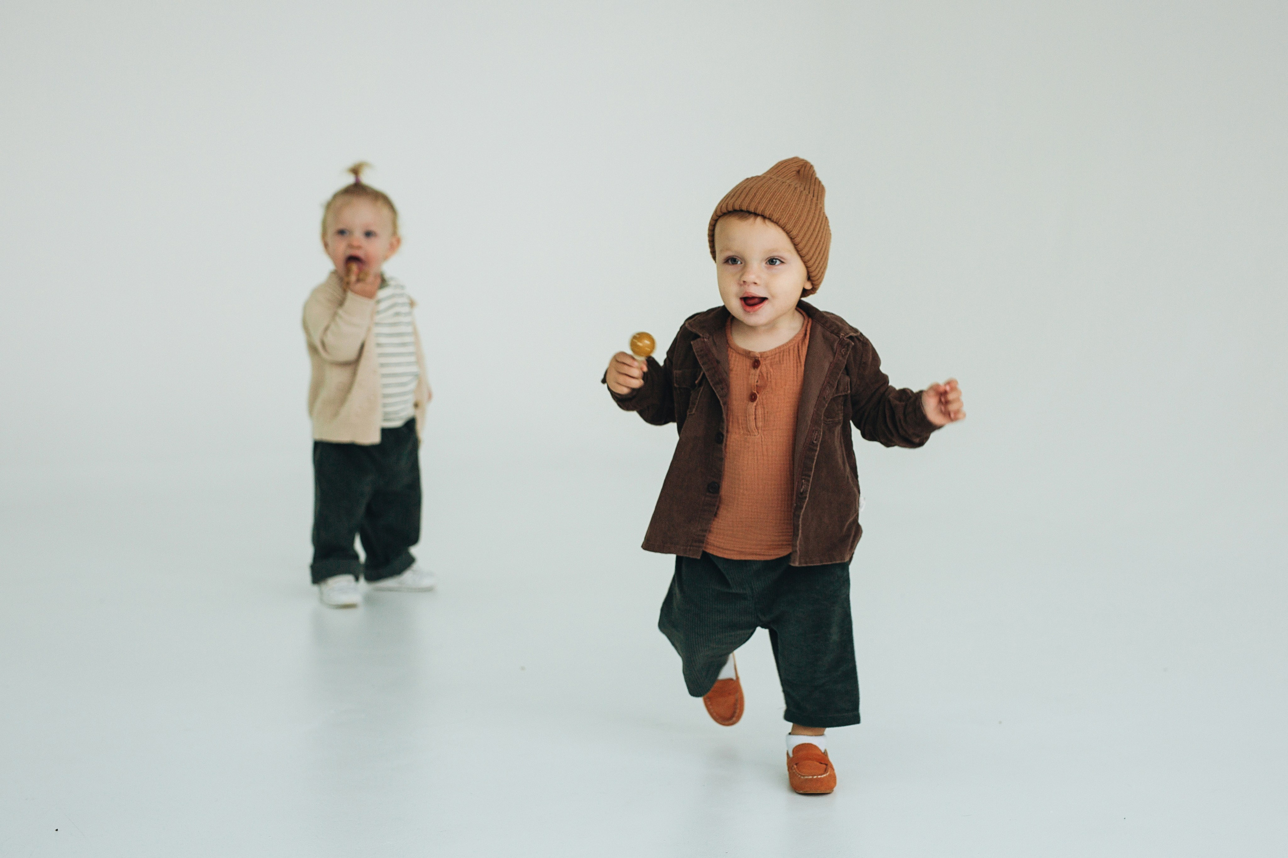 Съемка для детского бренда одежды в студии. Семейный фотограф в Москве Марина Петра
