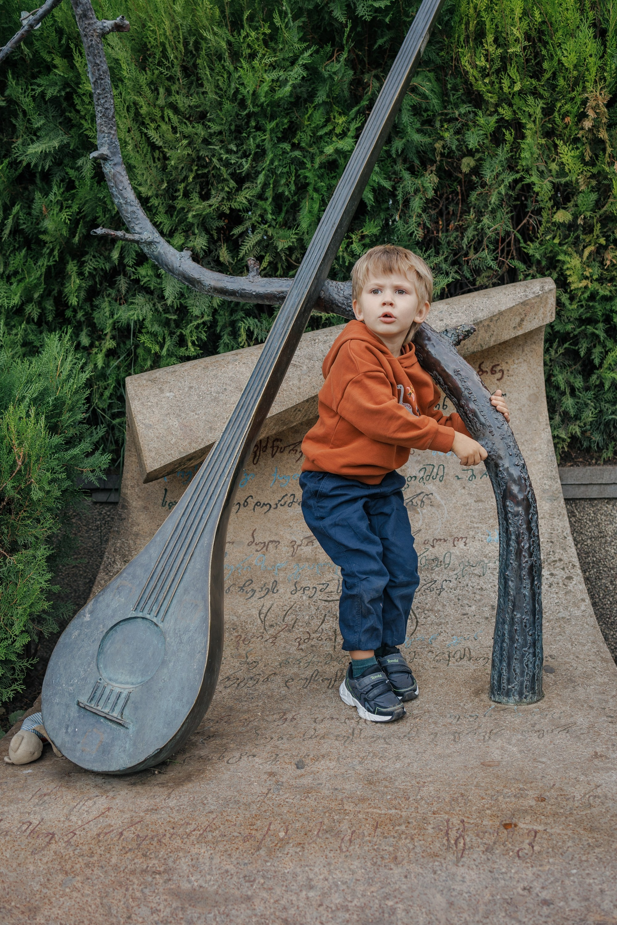 Family photoshoot in Tbilisi, Georgia. Fedor Lemeshko — Destination Wedding and Family Lifestyle photographer
