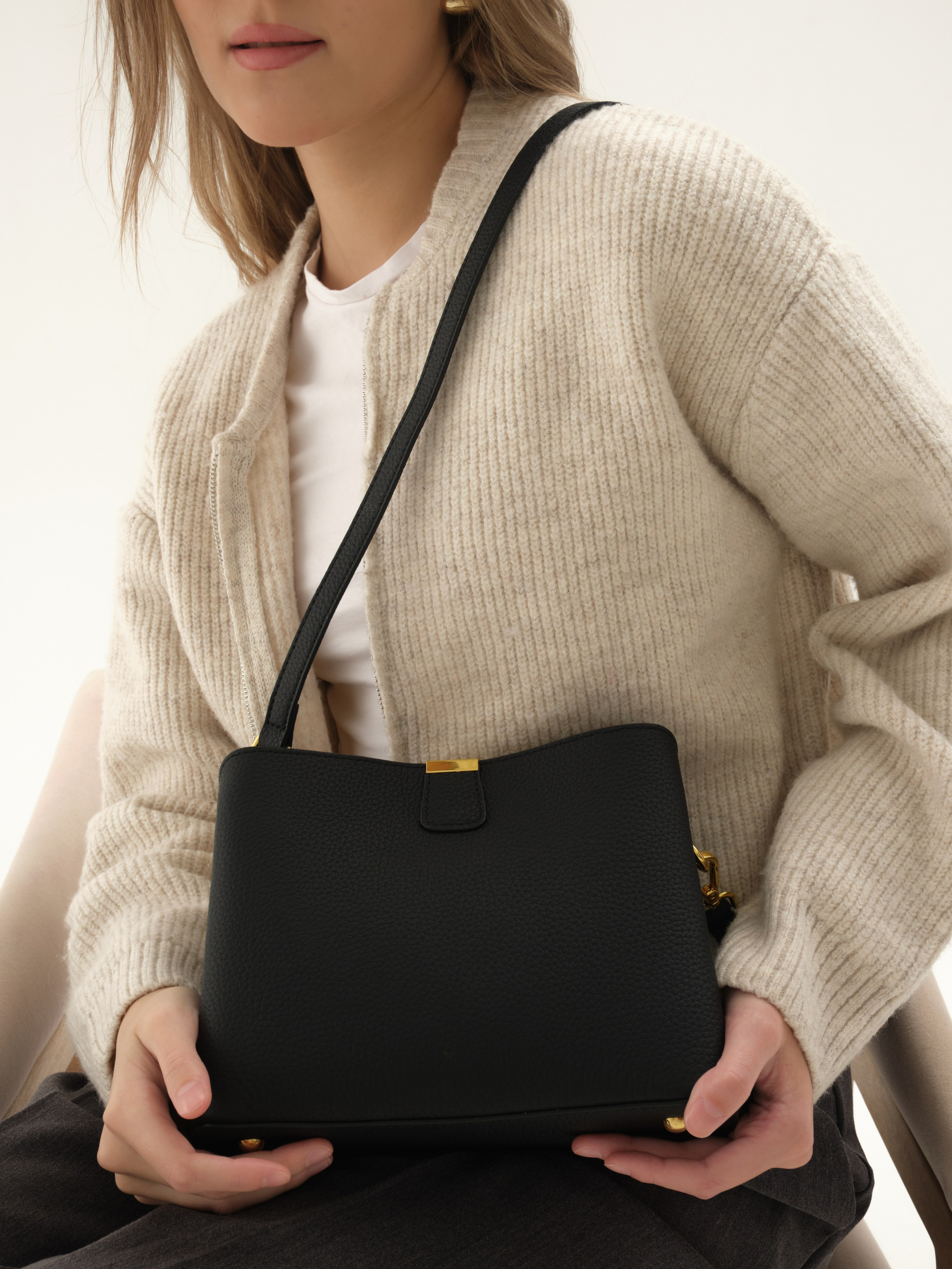 Съемка для маркетплейса, сумки / фотоаппарат. Привет) Меня зовут Анита и я фотограф из Сургута