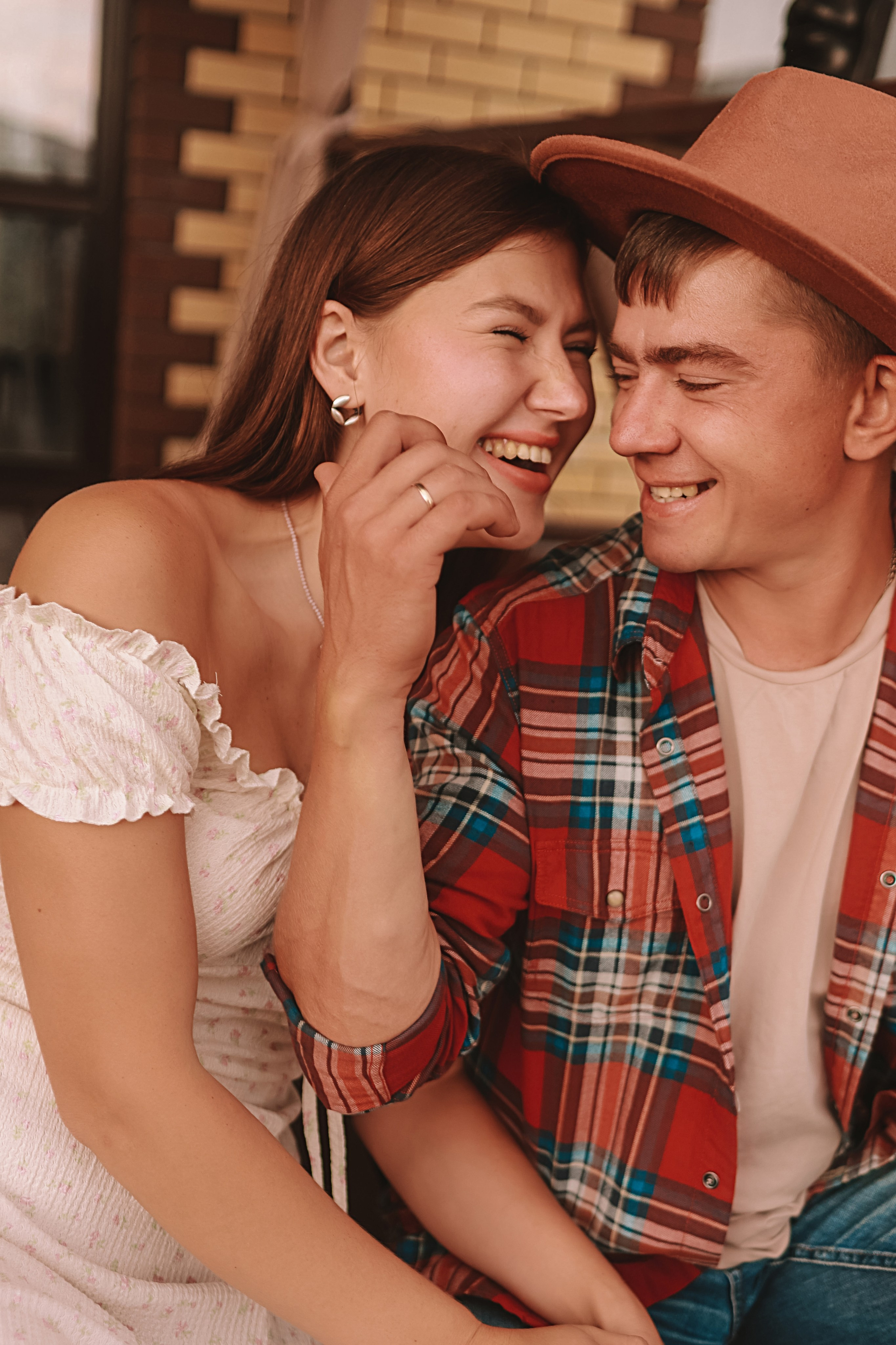 У дома. Семейный фотограф Тюмень, фотограф на роды Салмина Мария