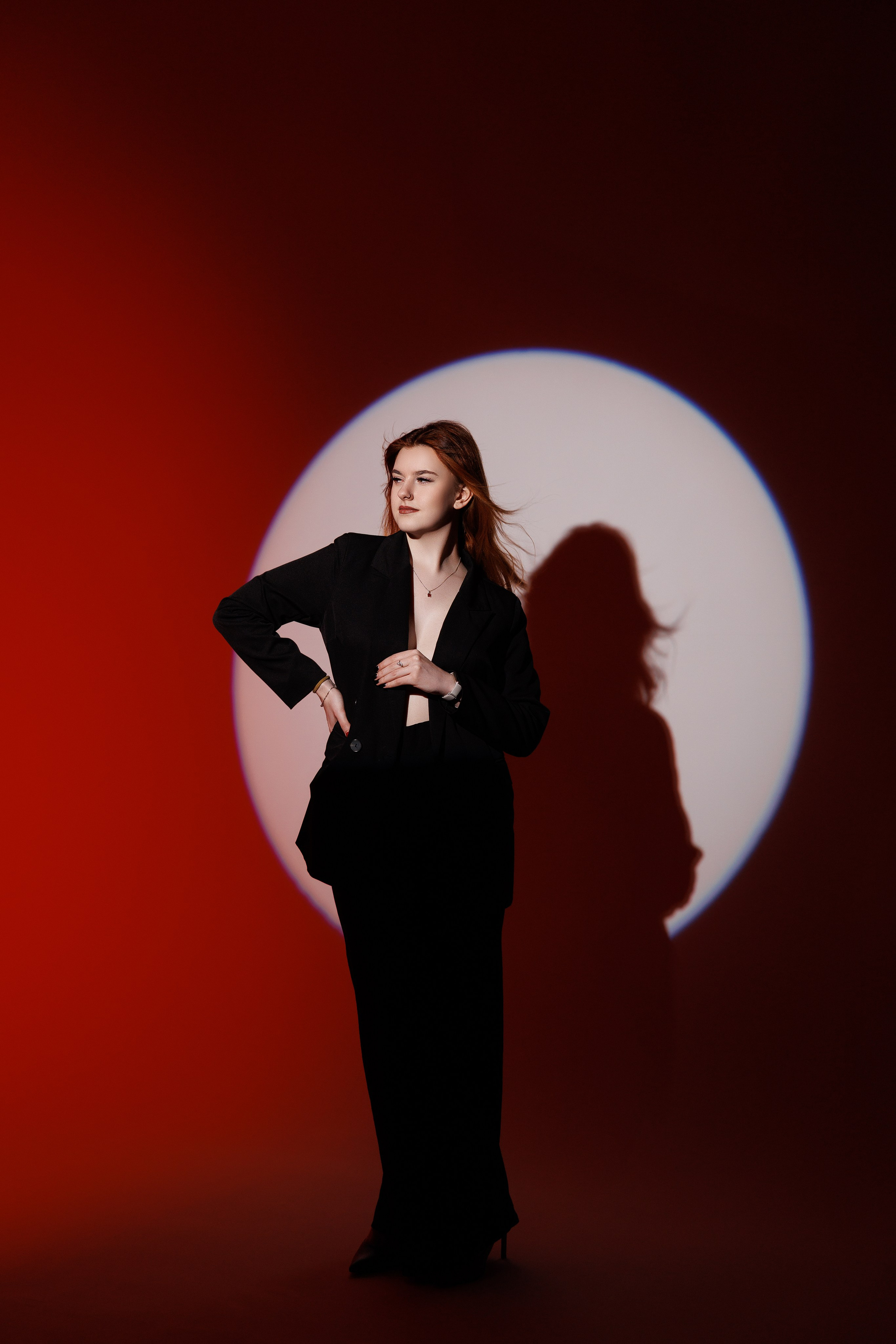 Цветной свет и фигуры. Фотограф Минск