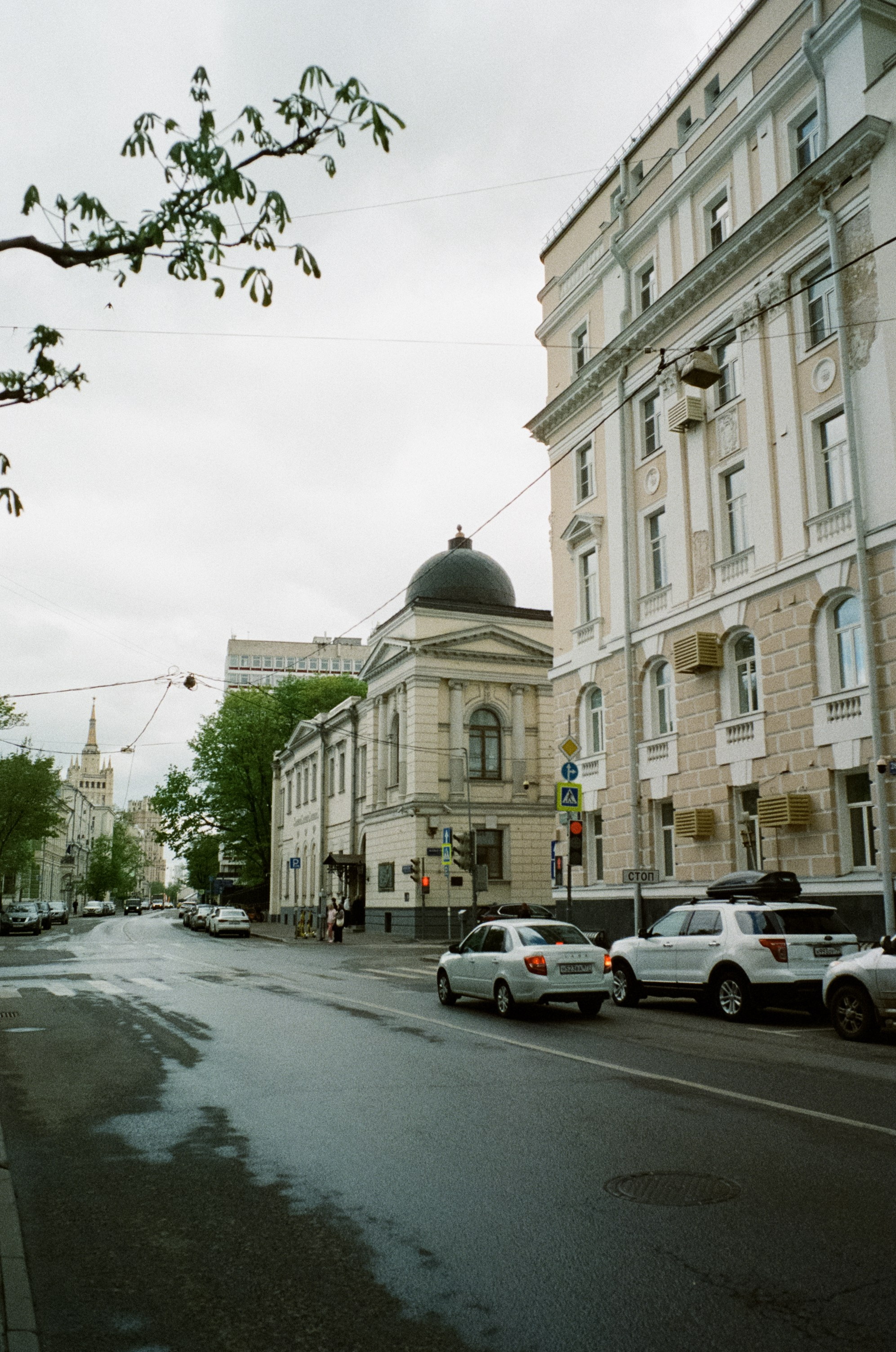 Ул. Поваровка и окрестности | Voigtlander BESSA-T — Voigtlander Ultron 28 mm f/2 | Kodak Ultramax 400 (просрочка) @ ISO 100