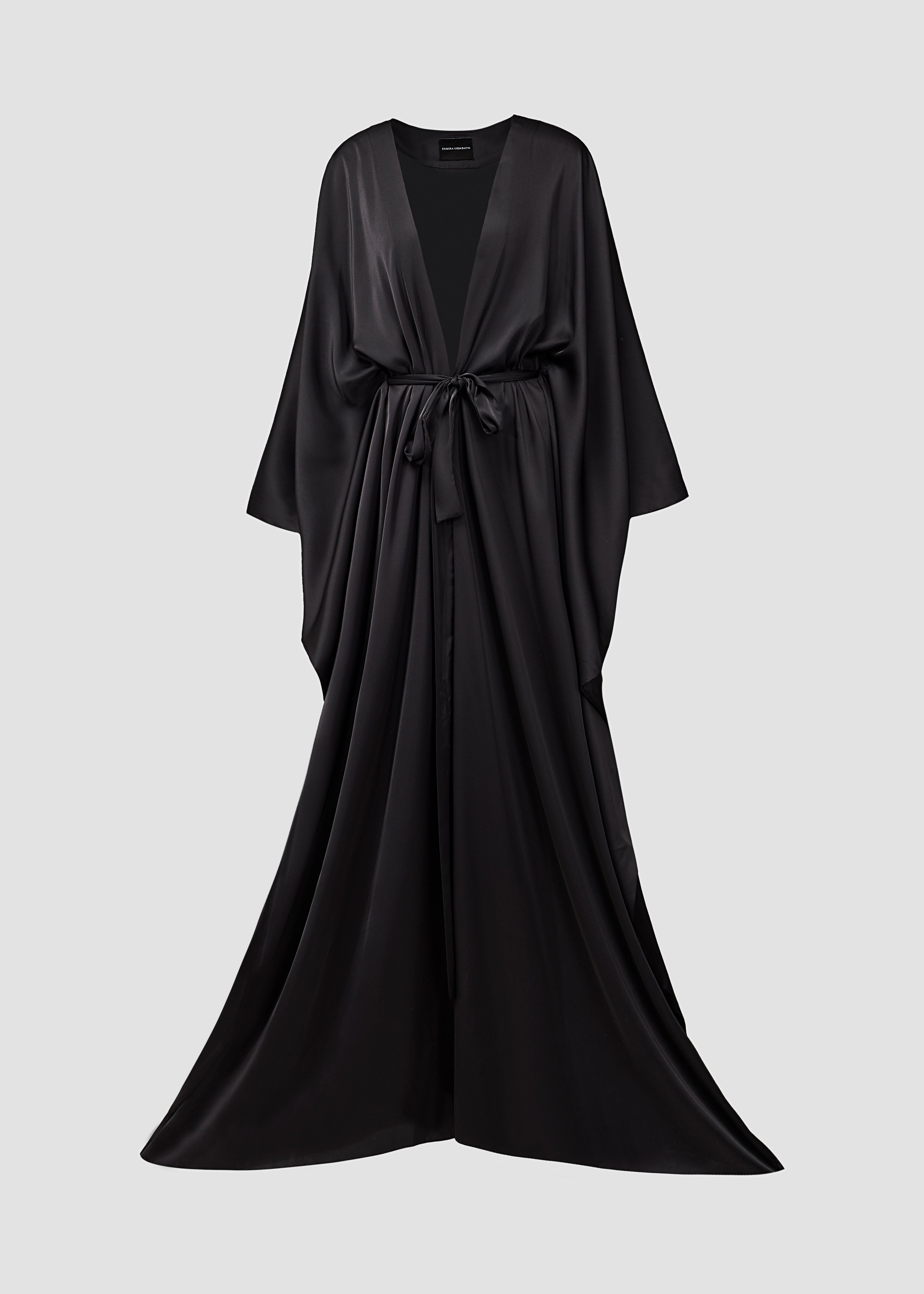 Съемка накидки из шелка на менкене для бренда одежды