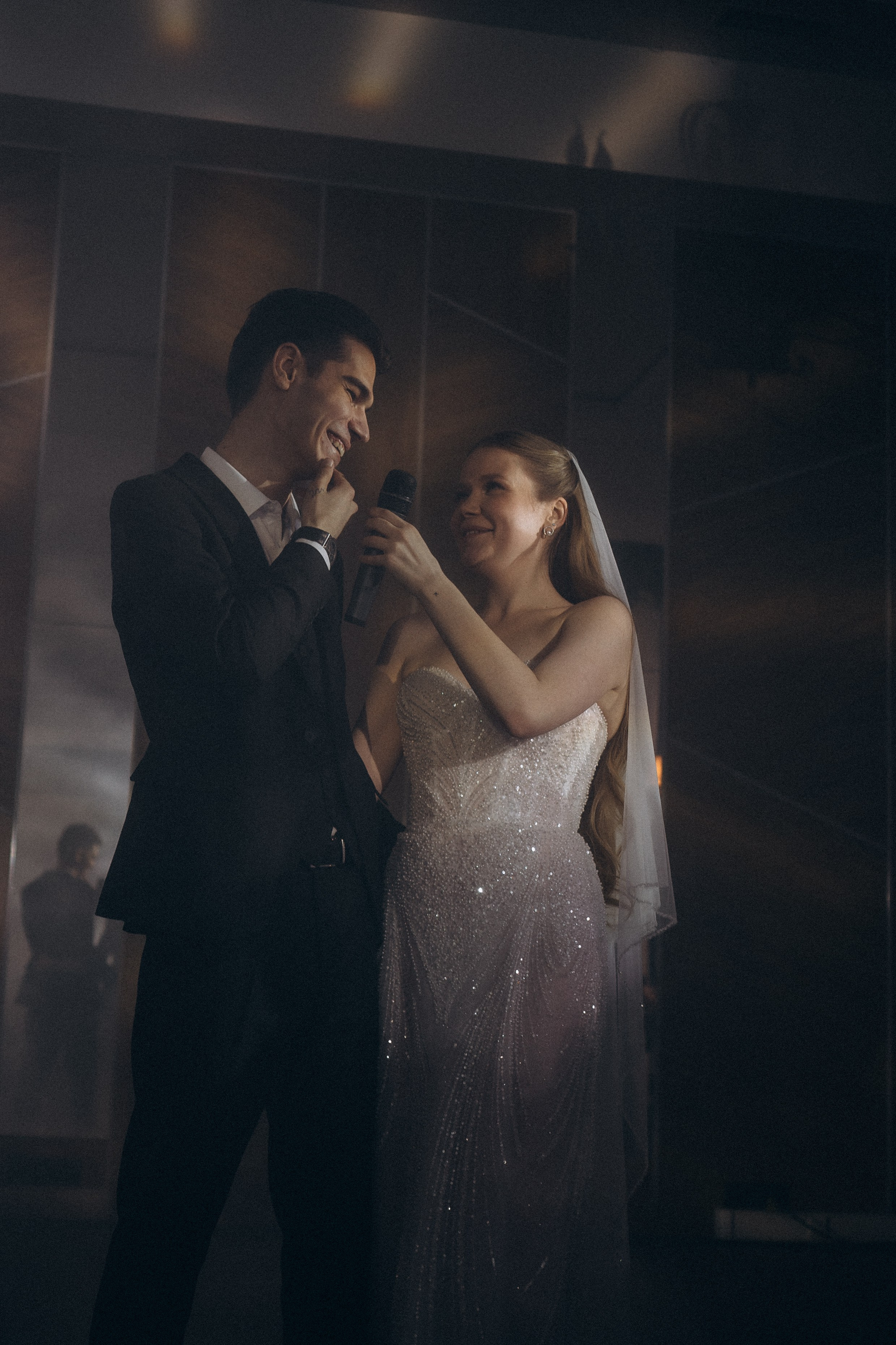 ПЕРВЫЙ ТАНЕЦ МОЛОДЫХ НА БАНКЕТЕ. ТРОГАТЕЛЬНЫЙ МОМЕНТ (СНЯТО В СИБИРЕ В НИЖНЕВАРТОВСКЕ). Профессиональный фотограф, Санкт-Петербург — Виктория Богомолова