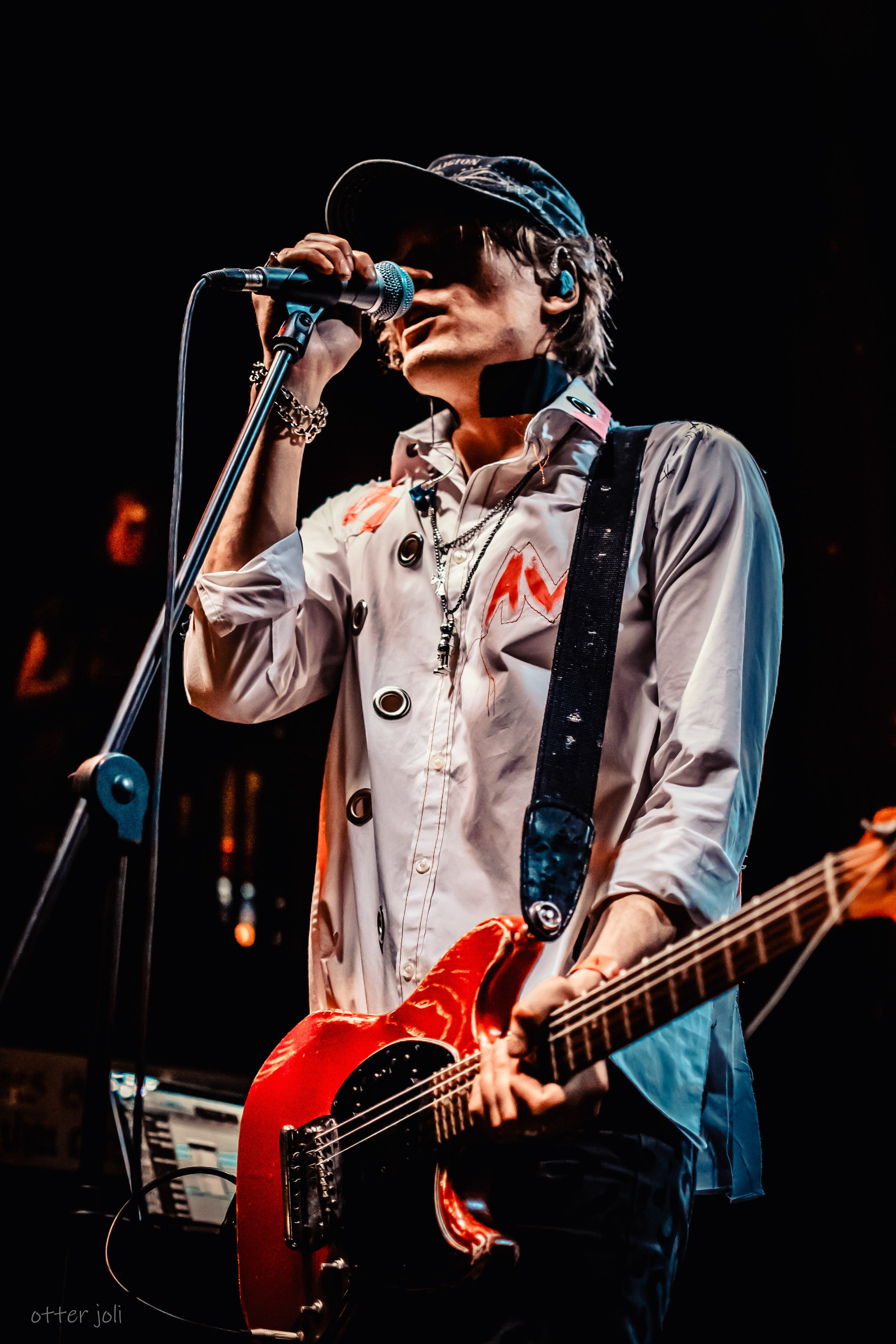 Anzhela Vopit | 16 Тонн Арбат. Концертный репортёр Валерия Сафина