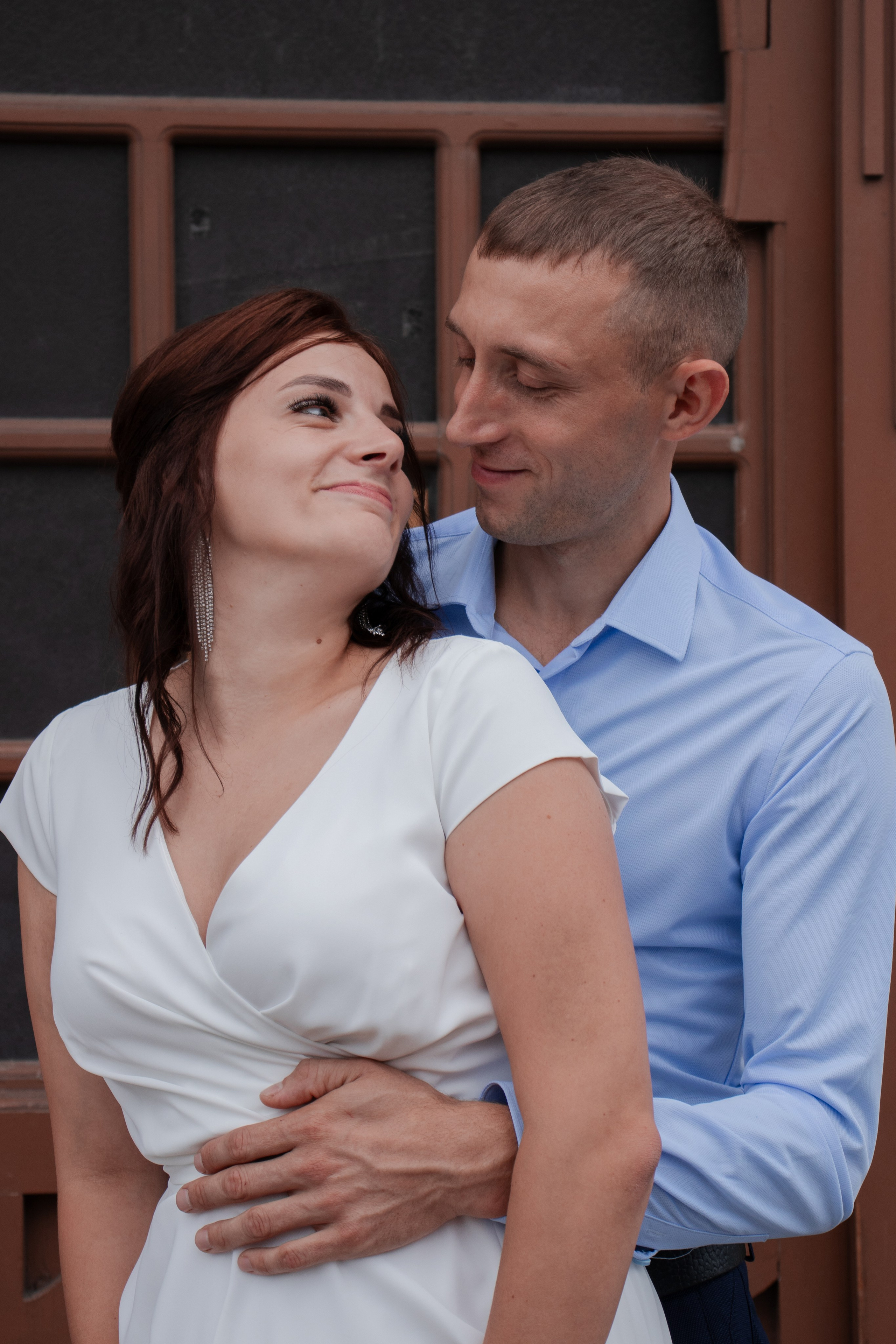 Свадебная фотосессия возле ЗАГСа Дворца Бракосочетаний города Томск