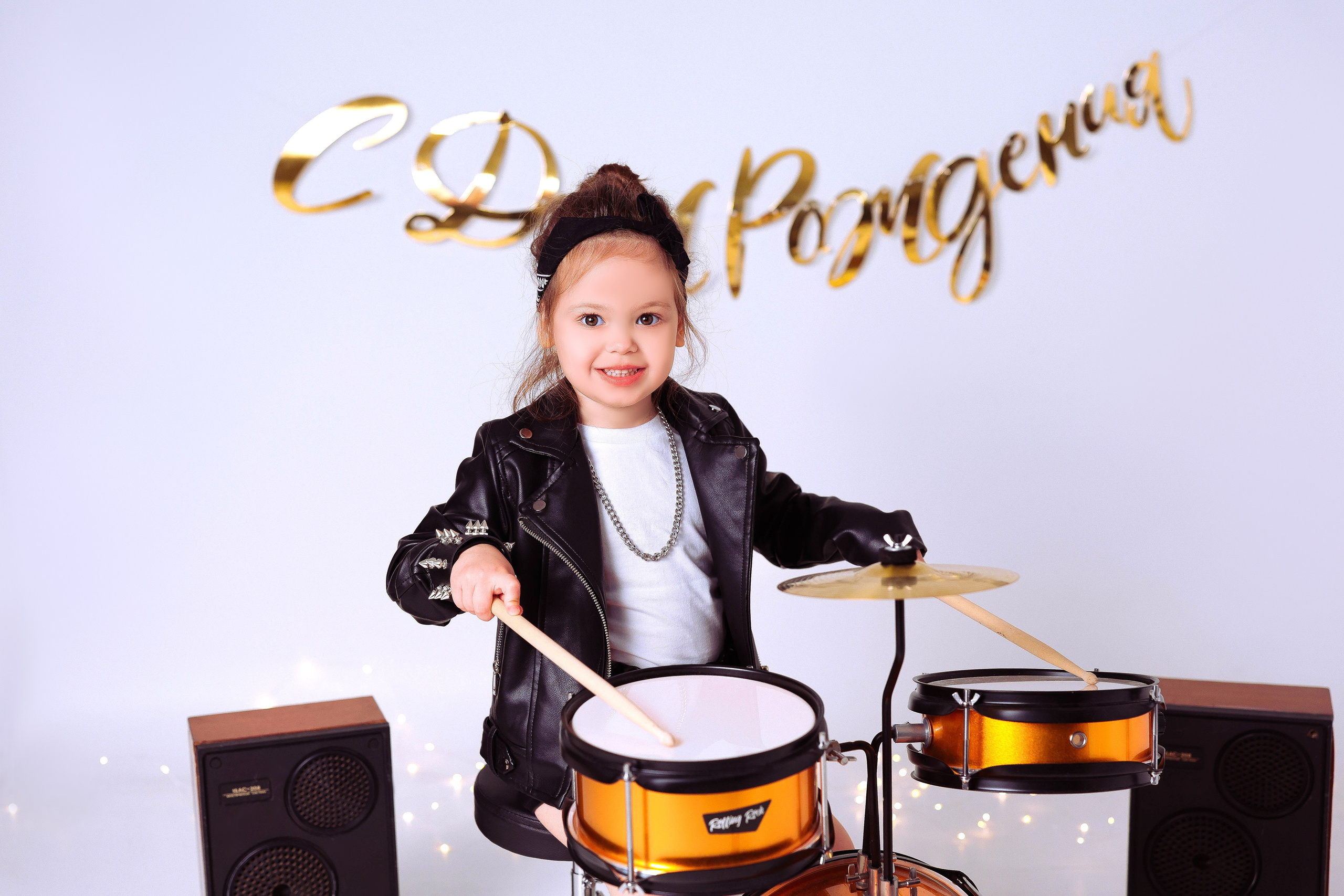 Малышки Антураж