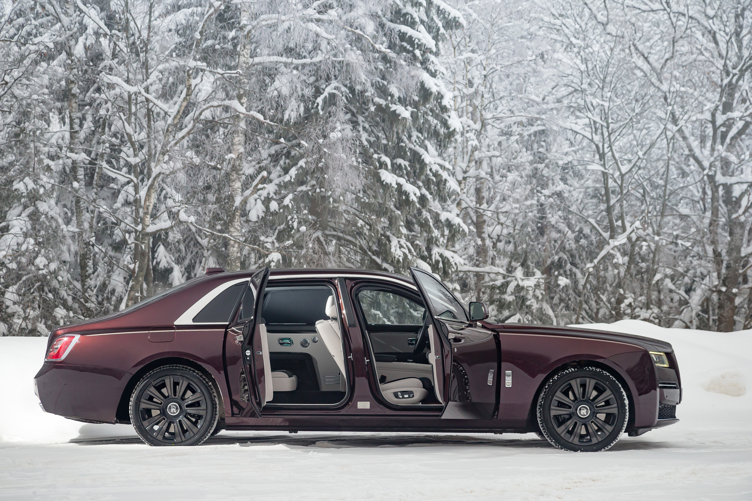 Rolls-Royce Ghost EWB. Фотограф Дмитрий Питерский