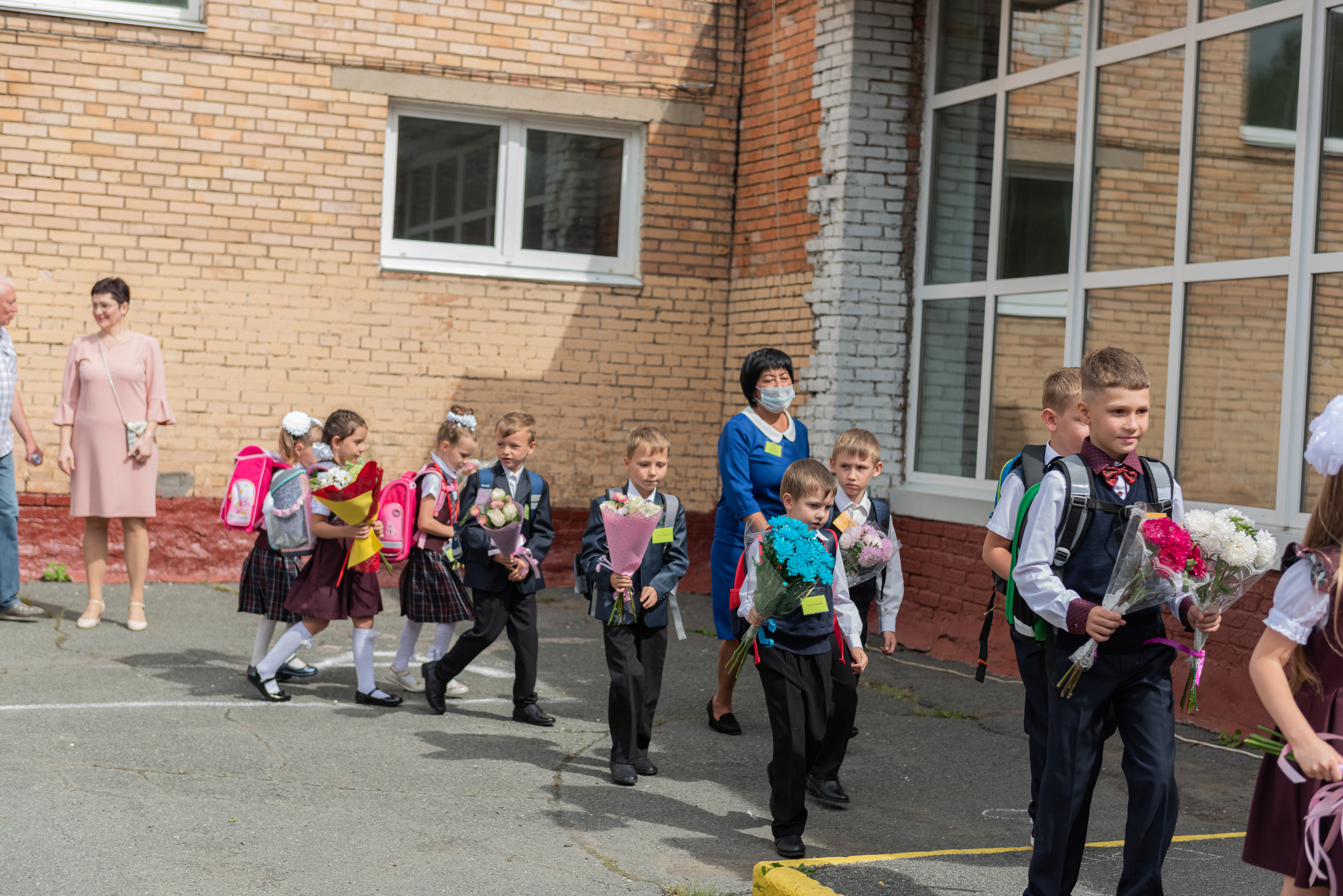 Линейка в школе № 48. Семейный и свадебный фотограф во Владивостоке