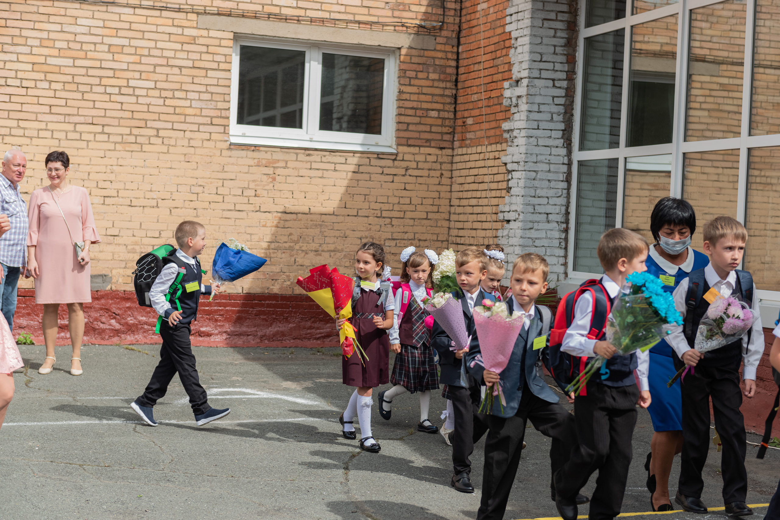 Линейка в школе № 48. Семейный и свадебный фотограф во Владивостоке