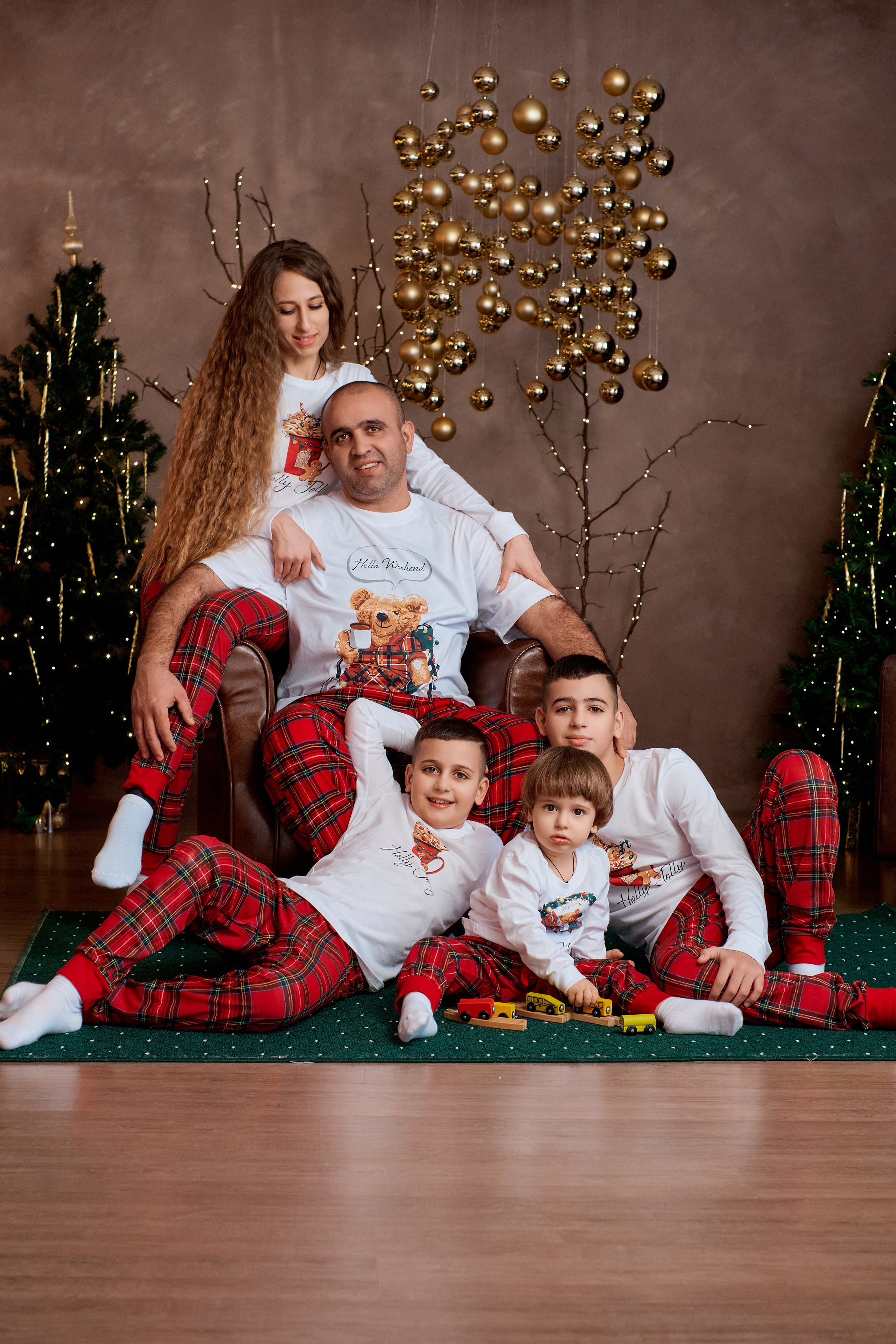 Новогодняя семейная фотосессия в студии Сова. Фотограф Таганрог Анна Трайжон